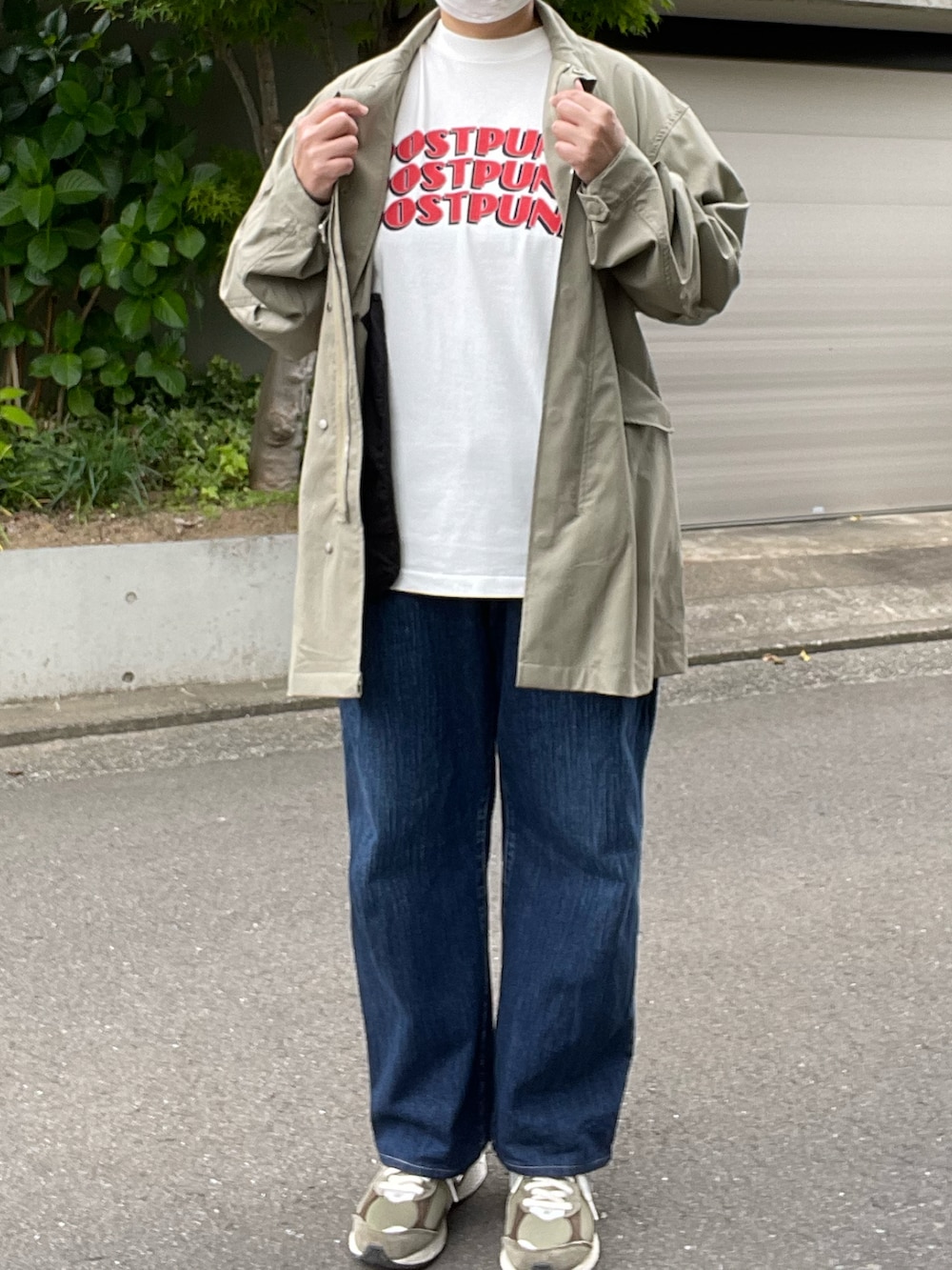 「MARKAWARE、ショートモッズ、blurhmsROOTSTOCK、Tシャツ、Porter Classic、インディゴデニム、New Balance、2002R」｜「PORTER CLASSICのアイテム（デニムパンツ、ブルー系）」を使った、SPADE25さん（レディース・167cm）の春コーディネートの2枚目の写真