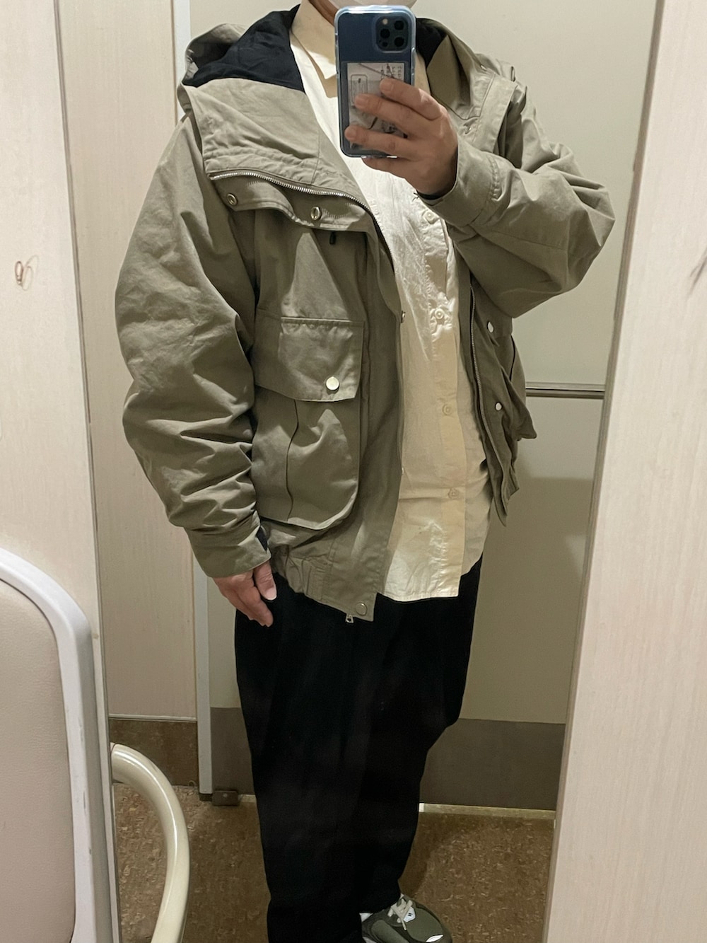 「春、MARKAWARE、ハンタージャケット、YAECA WRITE、キナリ、CIOTA、ブラックデニム、New Balance、2002R、Gregory、バッグパック」｜「CIOTAのアイテム（デニムパンツ、ブラック系）」を使った、SPADE25さん（レディース・167cm）の春コーディネートの3枚目の写真