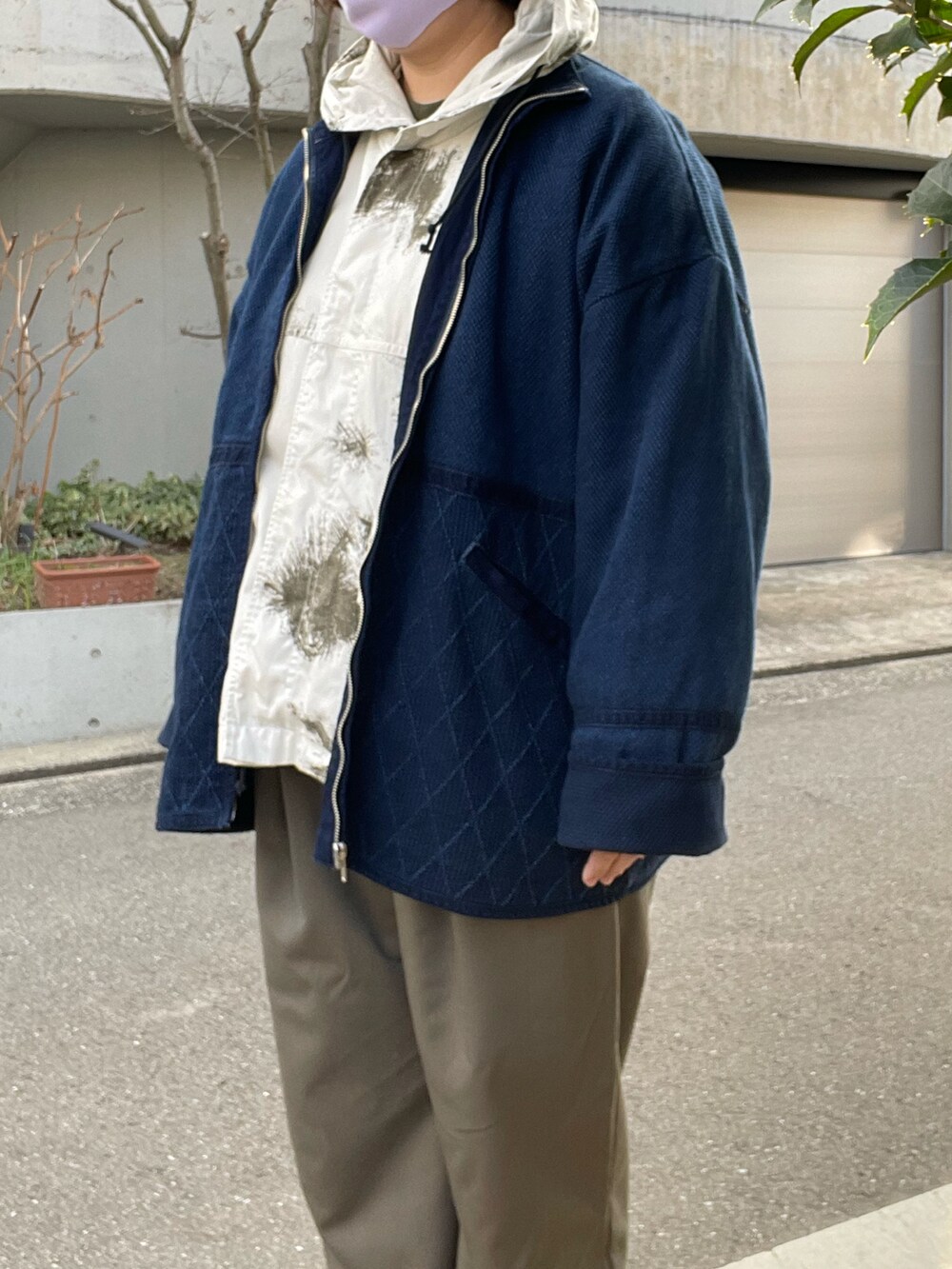「冬コーデ、Porter Classic、ジップジャケット、ancellm、スノーパーカー、Tangent、スラックス、post production、レザーシューズ」｜「Tangentのアイテム（スラックス、ベージュ系）」を使った、SPADE25さん（レディース・167cm）の冬コーディネートの2枚目の写真