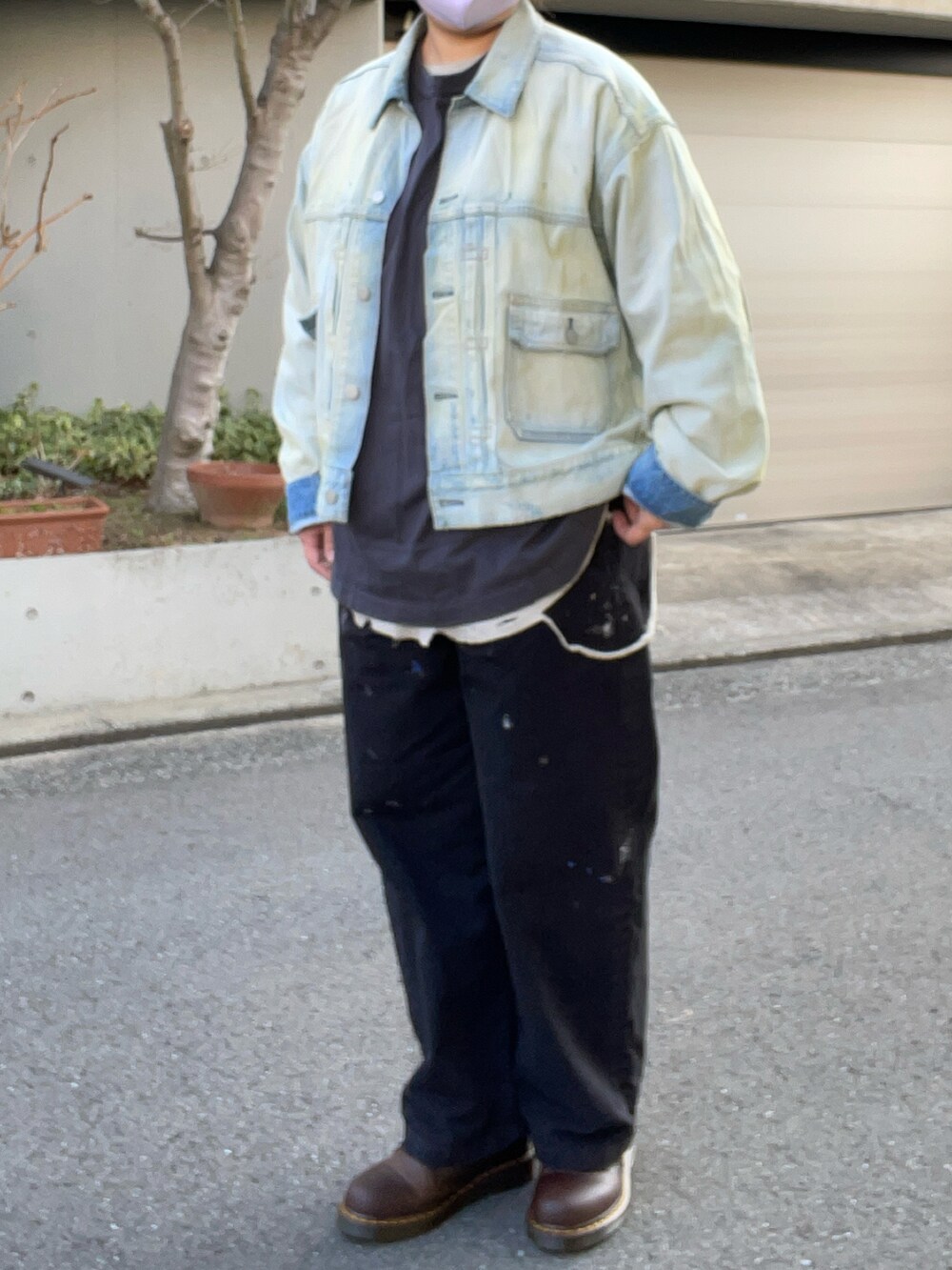 「春さきどり、ancellm、デニムジャケット、サーマルカットソー、チノパン、blurhms、ホッケーシャツ、Dr.Martens、3ホール」｜「ancellmのアイテム（チノパンツ、ブラック系）」を使った、SPADE25さん（レディース・167cm）の冬コーディネートの4枚目の写真