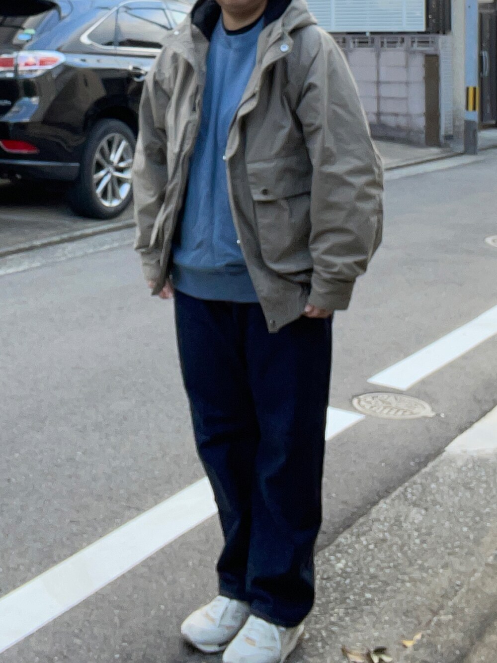 「ブルー、loopwheeler、スウェット、MARKAWARE、ハンティングジャケット、YAECA、デニムパンツ、New Balance」｜「YAECAのアイテム（デニムパンツ、ブルー系）」を使った、SPADE25さん（レディース・167cm）の冬コーディネートの2枚目の写真