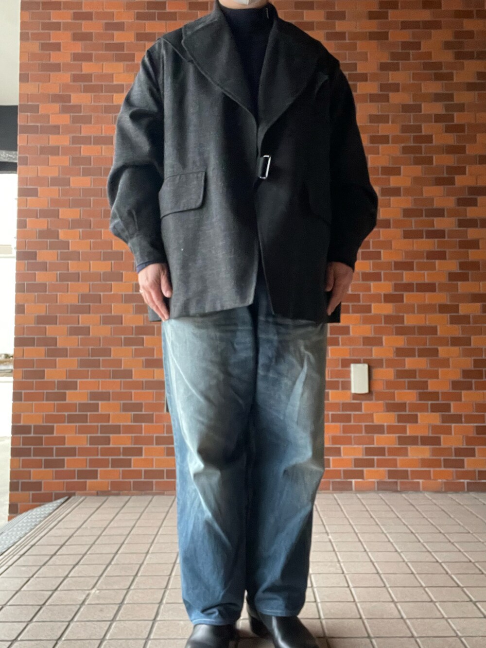 「冬コーデ、blurhms、モーターサイクルジャケット、walenode、ジップニット、graphpaper、タックデニム、post production、レザーシューズ」｜「Graphpaperのアイテム（デニムパンツ、ブルー系）」を使った、SPADE25さん（レディース・167cm）の冬コーディネートの2枚目の写真