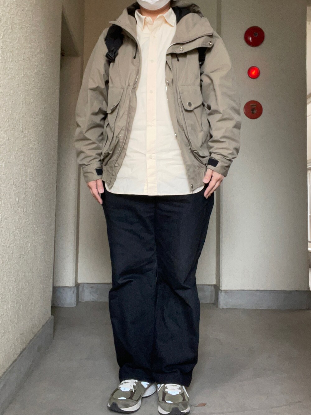「春、MARKAWARE、ハンタージャケット、YAECA WRITE、キナリ、CIOTA、ブラックデニム、New Balance、2002R、Gregory、バッグパック」｜「CIOTAのアイテム（デニムパンツ、ブラック系）」を使った、SPADE25さん（レディース・167cm）の春コーディネートの2枚目の写真