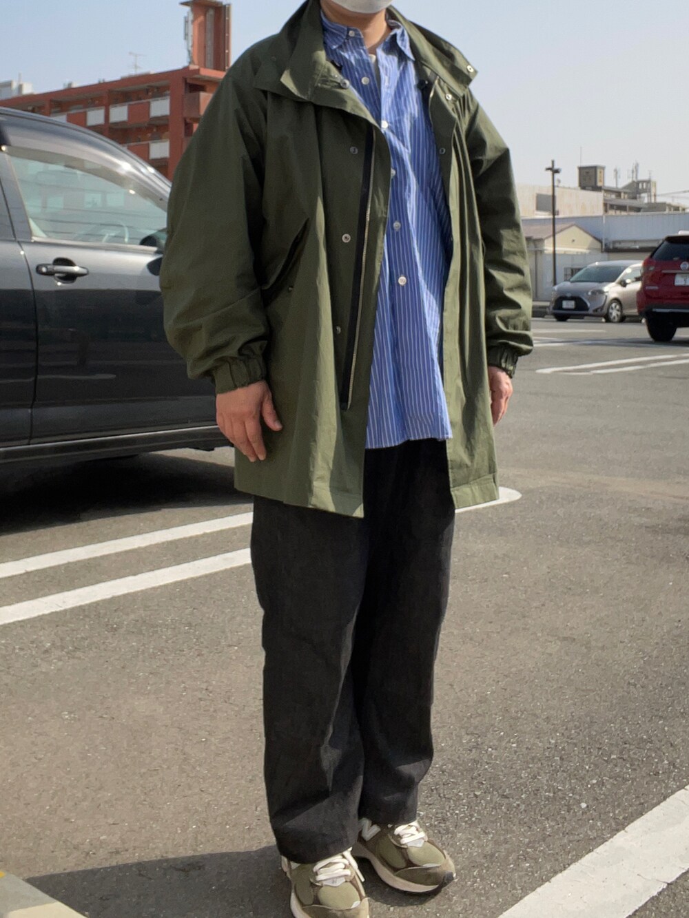 「春コーデ、ATON、ショートモッズ、CIOTA、ストライプシャツ、POST O’ALLS、New Balance、2002R」｜「ATONのアイテム（モッズコート、グリーン系）」を使った、SPADE25さん（レディース・167cm）の春コーディネートの2枚目の写真