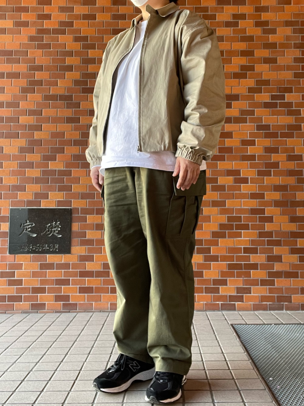 「カーキコーデ、春コーデ、CIOTA、スウィングトップ、POST O’ALLS、ロンT、THE NORTH FACE PURPLE LABEL、カーゴパンツ、New Balance、2002R」｜「THE NORTH FACE PURPLE LABELのTHE NORTH FACE PURPLE LABEL Stretch Twill Cargo Pants / ザ・ノース・フェイス パープルレーベル ストレッチ ツイル カーゴ パンツ（カーゴパンツ、グリーン系）」を使った、SPADE25さん（レディース・167cm）の春コーディネートの3枚目の写真