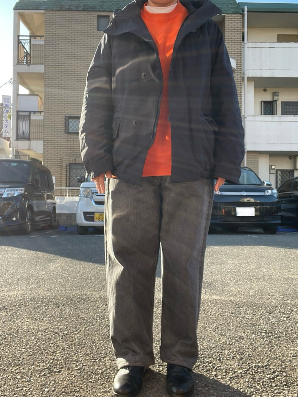 「冬コーデ、TEATORA、スーベニアジャケット、CIOTA、ワイドテーパードデニム、グレーデニム、loopwheeler、スウェット、PETROSOLAUM、レザーシューズ」｜「CIOTAのCIOTA / シオタ：グレー スビンコットン 13,5oz ワイドテーパードデニム：NPTM-6RF-MGR[STD]（デニムパンツ、グレー系）」を使った、SPADE25さん（レディース・167cm）の冬コーディネートの3枚目の写真