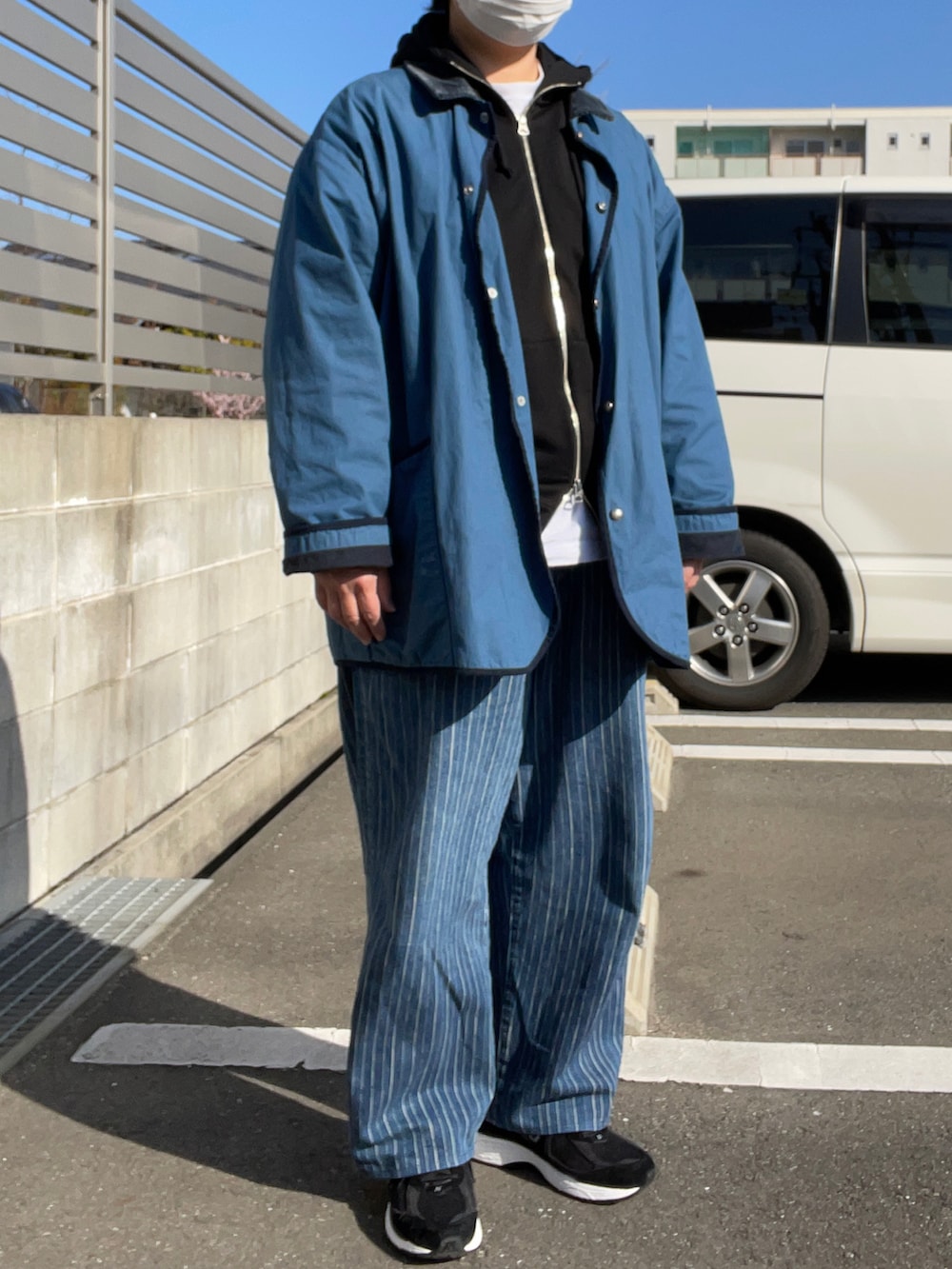 「Porter Classic、カバーオール、ストライプデニム、loopwheeler、ジップパーカ、POST O’ALLS、ロンT、New Balance、2002R」｜「LOOPWHEELERのアイテム（パーカー、ブラック系）」を使った、SPADE25さん（レディース・167cm）の春コーディネートの2枚目の写真