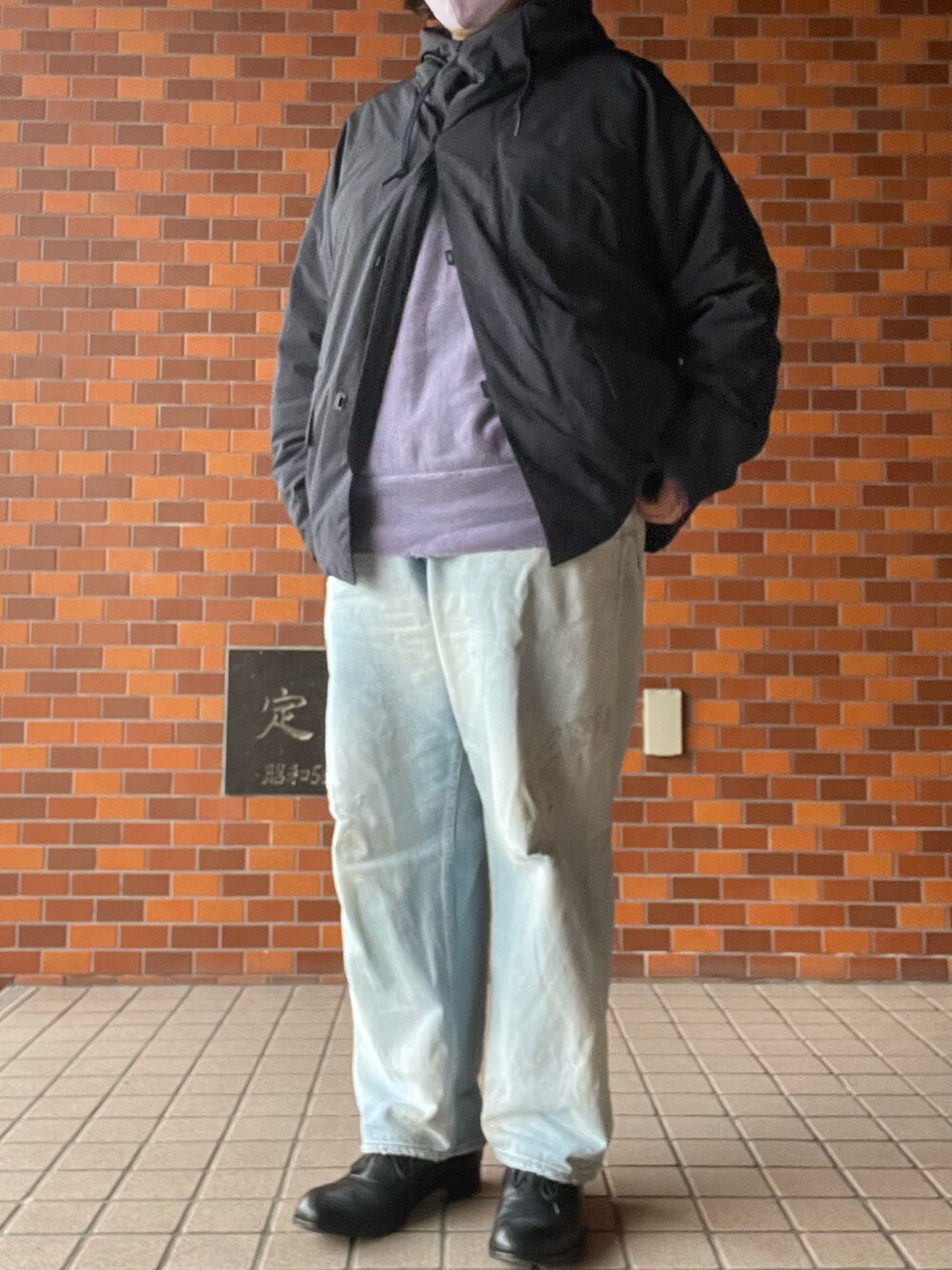 「冬コーデ、TEATORA、ancellm、ダメージスウェット、スウェット、ダメージ加工、デニムパンツ、PETROSOLAUM、レザーシューズ」｜「ancellmのアイテム（デニムパンツ、ブルー系）」を使った、SPADE25さん（レディース・167cm）の冬コーディネートの3枚目の写真