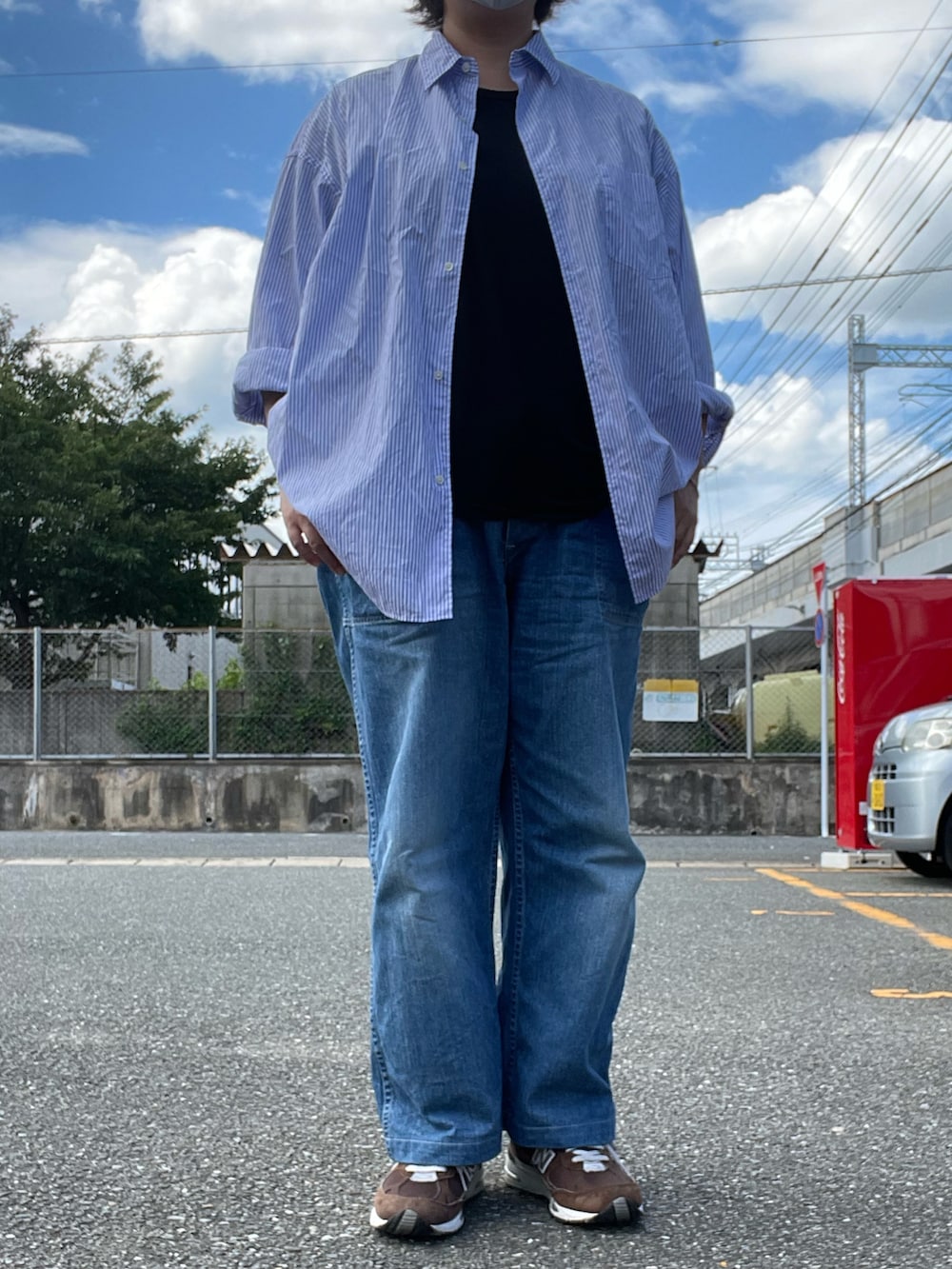 「夏コーデ、graphpaper、オーバーサイズシャツ、ストライプシャツ、colina、ウールTシャツ、CIOTA、ベイカーデニム、ベイカーパンツ、デニムパンツ、New Balance、991、Adawat’n Tuareg、バングル」｜「Graphpaperのアイテム（シャツ/ブラウス、パープル系）」を使った、SPADE25さん（レディース・167cm）の夏コーディネートの2枚目の写真