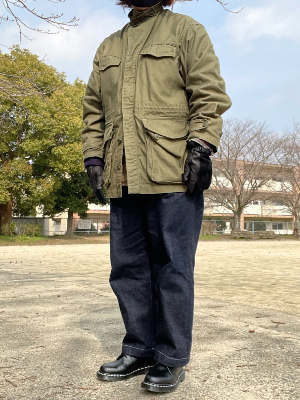 「春コーデ、marka、ミリタリージャケット、ancellm、シャツジャケット、Porter Classic、サーマルカットソー、blurhms、ベルテッドデニム、Dr.Martens、3ホール、post production、グローブ」｜「POST PRODUCTIONのアイテム（手袋、ブラック系）」を使った、SPADE25さん（レディース・167cm）の春コーディネートの2枚目の写真