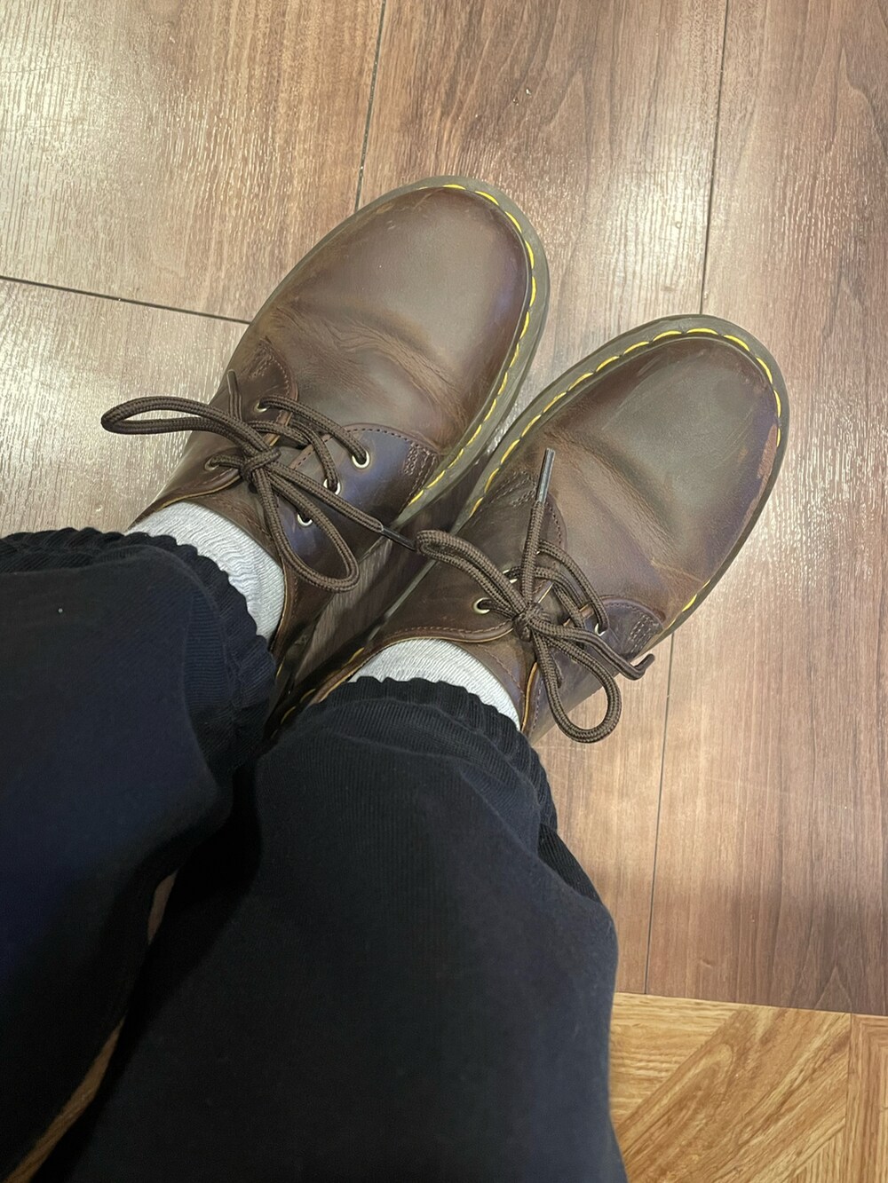 「春コーデ、marka、ミリタリージャケット、スウェットパンツ、blurhms、ライトスウェット、ancellm、ロンT、Dr.Martens、3ホール、mayumimurasawa、リング、BAICYCLON、バックパック」｜「markawareのGYM PANTS（スウェットパンツ、ブラック系）」を使った、SPADE25さん（レディース・167cm）の春コーディネートの4枚目の写真
