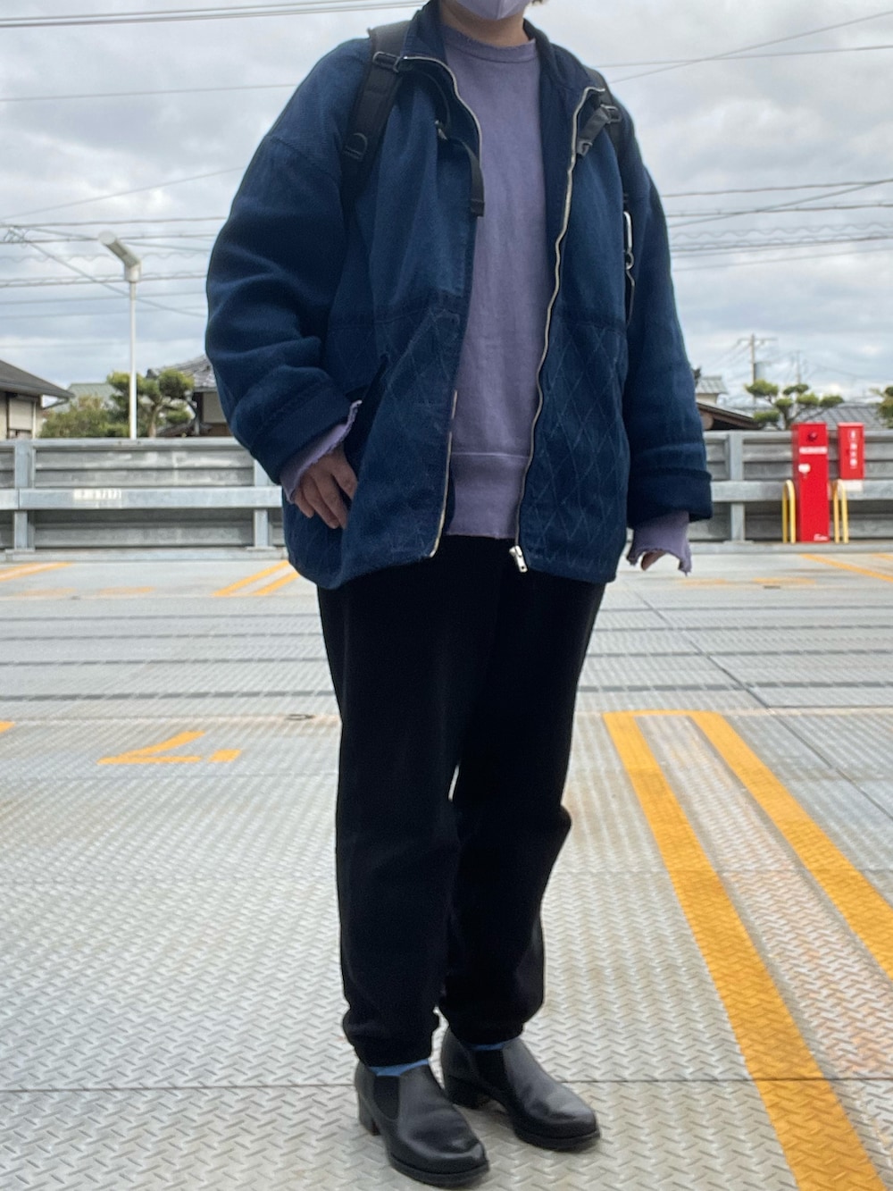 「Porter Classic、ジップジャケット、ancellm、ダメージスウェット、MARKAWARE、スウェットパンツ、post production、レザーシューズ、BAICYCLON、バックパック」｜「markawareのGYM PANTS（スウェットパンツ、ブラック系）」を使った、SPADE25さん（レディース・167cm）の冬コーディネートの2枚目の写真