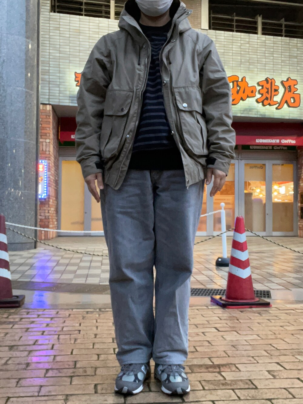 「グレージュ、MARKAWARE、ハンティングジャケット、loopwheeler、ボーダー、ロンT、CIOTA、グレーデニム、New Balance、991」｜「CIOTAのCIOTA / シオタ：インディゴ スビンコットン 13,5oz ワイドテーパードデニム：NPTM-6RF-LGR[STD]（デニムパンツ、グレー系）」を使った、SPADE25さん（レディース・167cm）の冬コーディネートの2枚目の写真