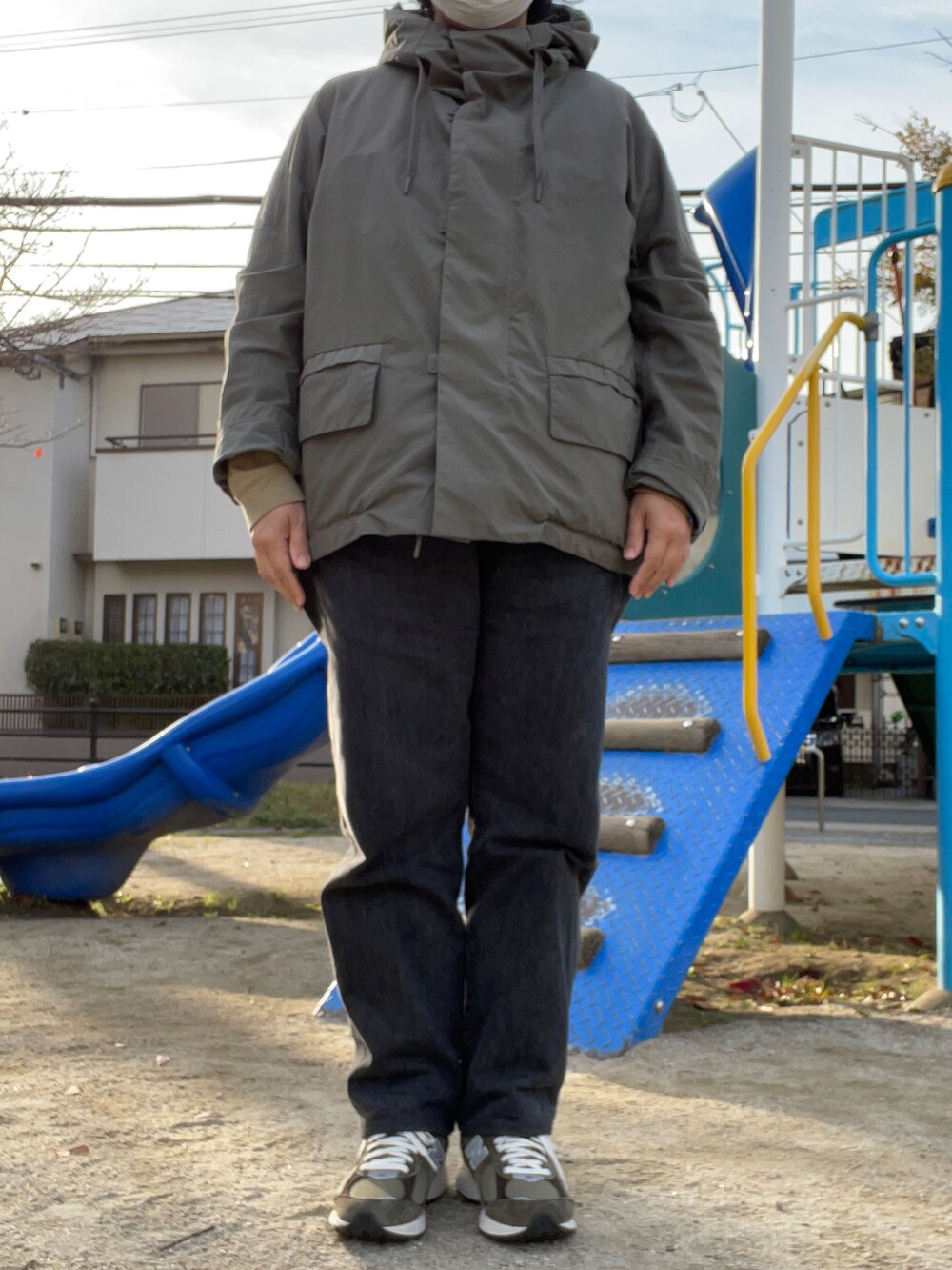 「セージグリーン、カーキ、TEATORA、ショート丈、loopwheeler、スウェット、CIOTA、デニム、New Balance、2002R」｜「CIOTAのテーパード（デニムパンツ、ブラック系）」を使った、SPADE25さん（レディース・167cm）の冬コーディネートの3枚目の写真