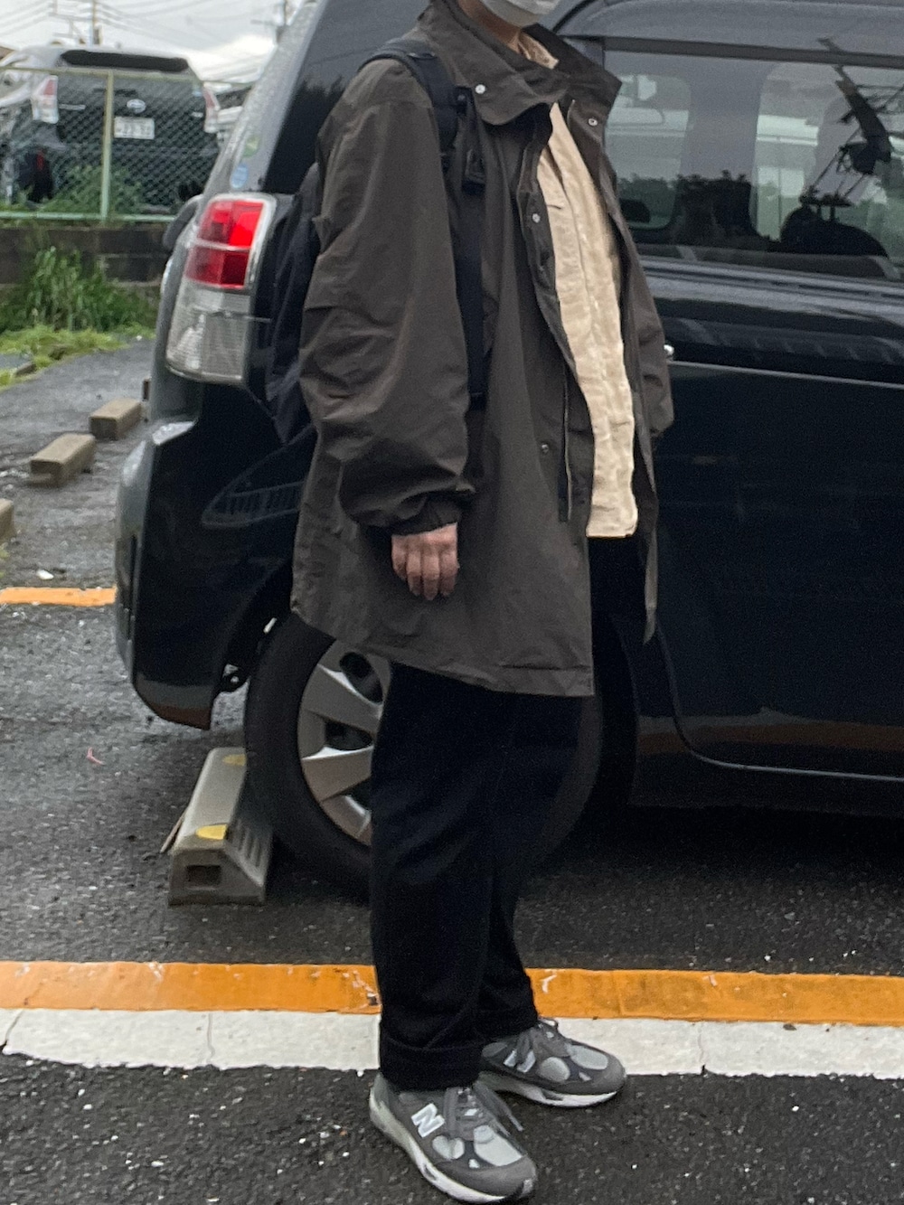 「ATON、ショートモッズ、Porter Classic、ロールアップシャツ、loopwheeler、スウェットパンツ、ロンT、New Balance、991」｜「LOOPWHEELERのアイテム（スウェットパンツ、ブラック系）」を使った、SPADE25さん（レディース・167cm）の春コーディネートの2枚目の写真