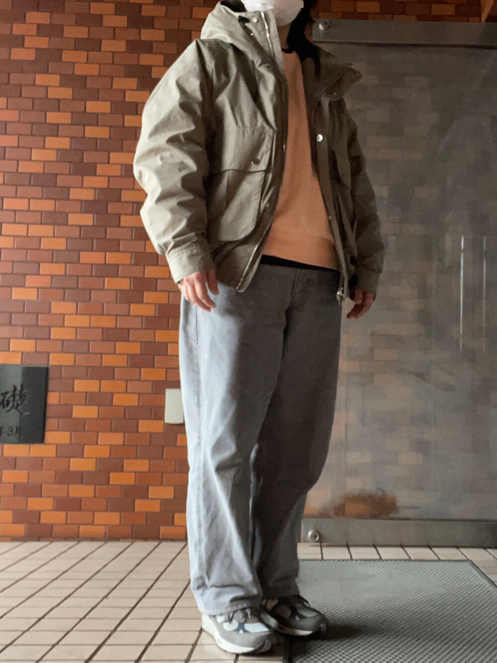 「グレージュ、MARKAWARE、ハンティングジャケット、loopwheeler、ボーダー、ロンT、CIOTA、グレーデニム、New Balance、991」｜「CIOTAのCIOTA / シオタ：インディゴ スビンコットン 13,5oz ワイドテーパードデニム：NPTM-6RF-LGR[STD]（デニムパンツ、グレー系）」を使った、SPADE25さん（レディース・167cm）の冬コーディネートの3枚目の写真