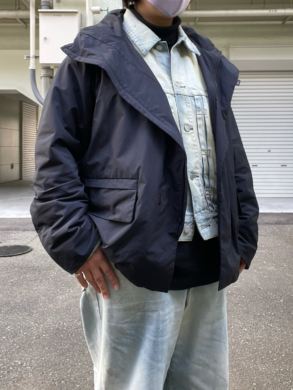 「冬コーデ、TEATORA、ancellm、デニムジャケット、デニムパンツ、デニムセットアップ、Porter Classic、サーマルカットソー、PETROSOLAUM、レザーシューズ」｜「ancellmのアイテム（デニムパンツ、ブルー系）」を使った、SPADE25さん（レディース・167cm）の冬コーディネートの4枚目の写真
