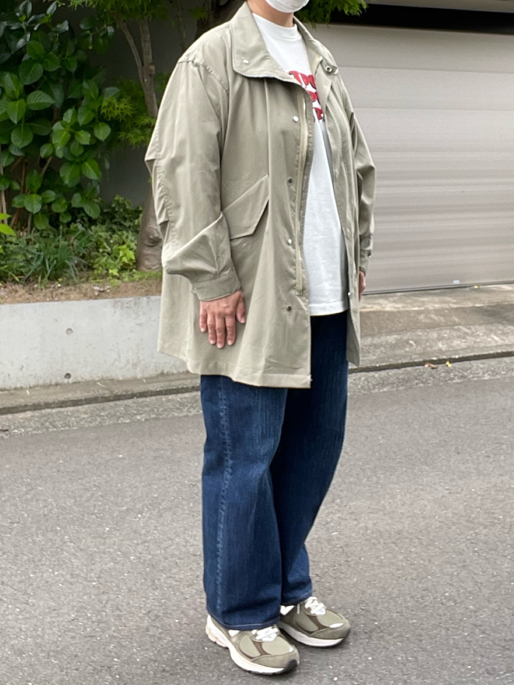 「MARKAWARE、ショートモッズ、blurhmsROOTSTOCK、Tシャツ、Porter Classic、インディゴデニム、New Balance、2002R」｜「PORTER CLASSICのアイテム（デニムパンツ、ブルー系）」を使った、SPADE25さん（レディース・167cm）の春コーディネートの3枚目の写真