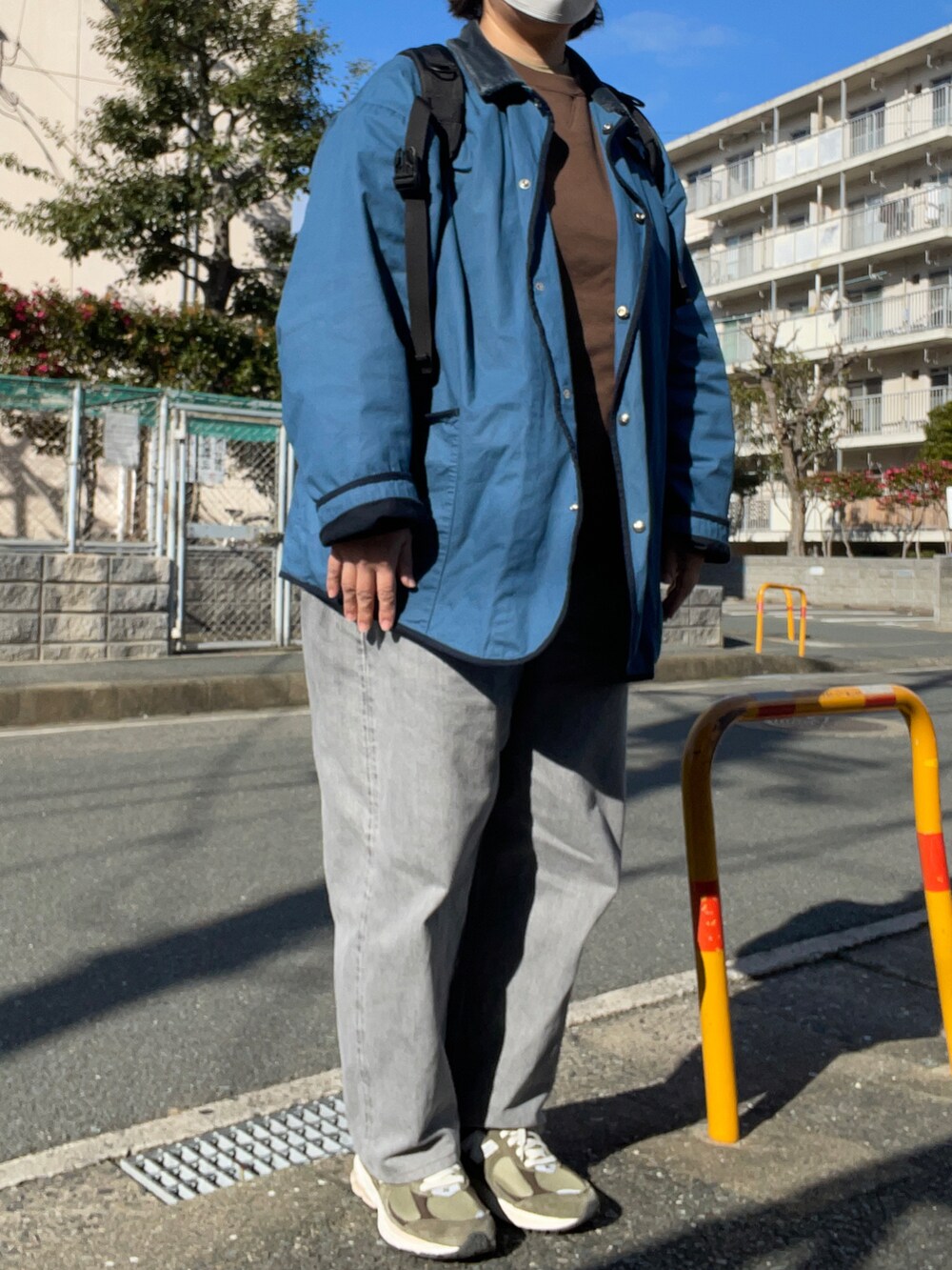 「Porter Classic、カバーオール、loopwheeler、スウェット、CIOTA、グレーデニム、New Balance、2002R」｜「CIOTAのCIOTA / シオタ：インディゴ スビンコットン 13,5oz ワイドテーパードデニム：NPTM-6RF-LGR[STD]（デニムパンツ、グレー系）」を使った、SPADE25さん（レディース・167cm）の冬コーディネートの2枚目の写真