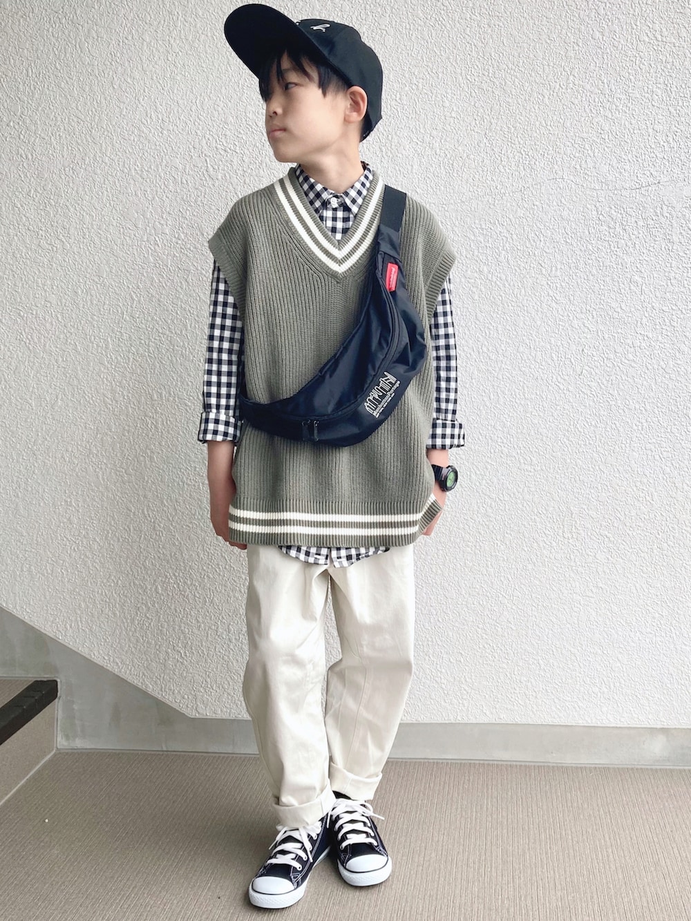 「春服みてみて、春コーデ、シャツスタイル、キッズコーデ、小学生、きれいめカジュアル、カジュアル、チェックシャツ、ニットベスト、カラーパンツ、GU、Branshes、コンバース、Manhattan Portage、agnes b.」|「GUのアイテム(ベスト、グリーン系)」を使った、kaoruさん(キッズ・140cm)の春コーディネートの2枚目の写真