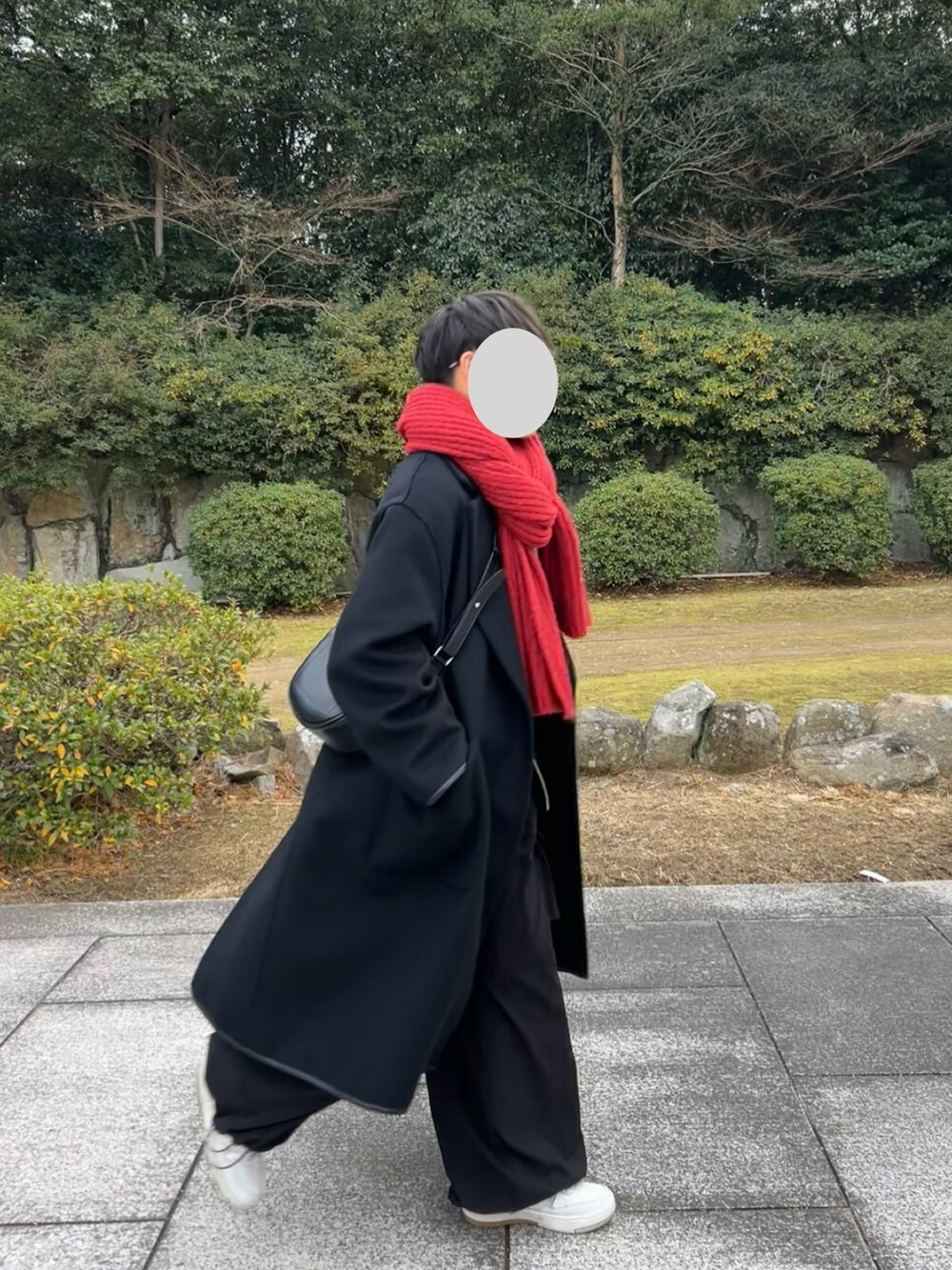 「マフラーぐるぐる、マフラー、メンズファッション、低身長、低身長コーデ、158cm、158cmコーデ、冬コーデ」｜「un/neuのリブニットビッグストール / 大判ストール / マフラー（マフラー、レッド系）」を使った、_eito_さん（メンズ・157cm）の冬コーディネートの2枚目の写真
