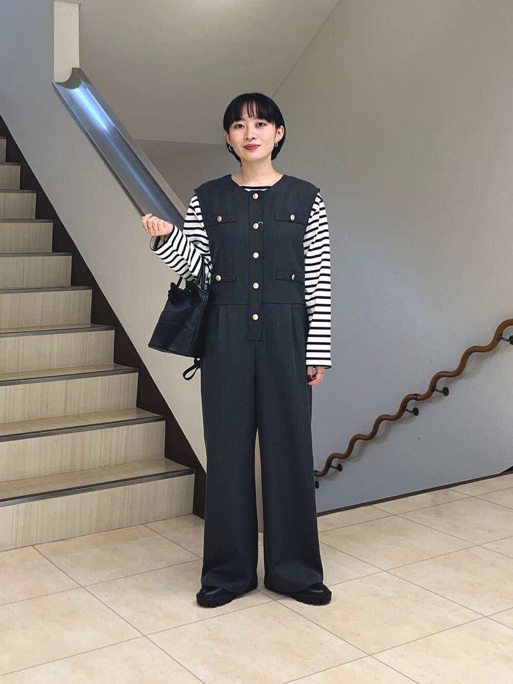 「きれいめカジュアル、オールインワン、オケージョン、キレイめコーデ、ボーダー、ボーダートップス、春コーデ、大人カジュアル、低身長コーデ、シンプルコーデ、グレー、グレーコーデ、入学式、卒業式、入園式」|「fredy emueのジャケットデザインオールインワン(つなぎ/オールインワン、グレー系)」を使った、スダサチカさん(レディース・155cm)の冬コーディネートの2枚目の写真