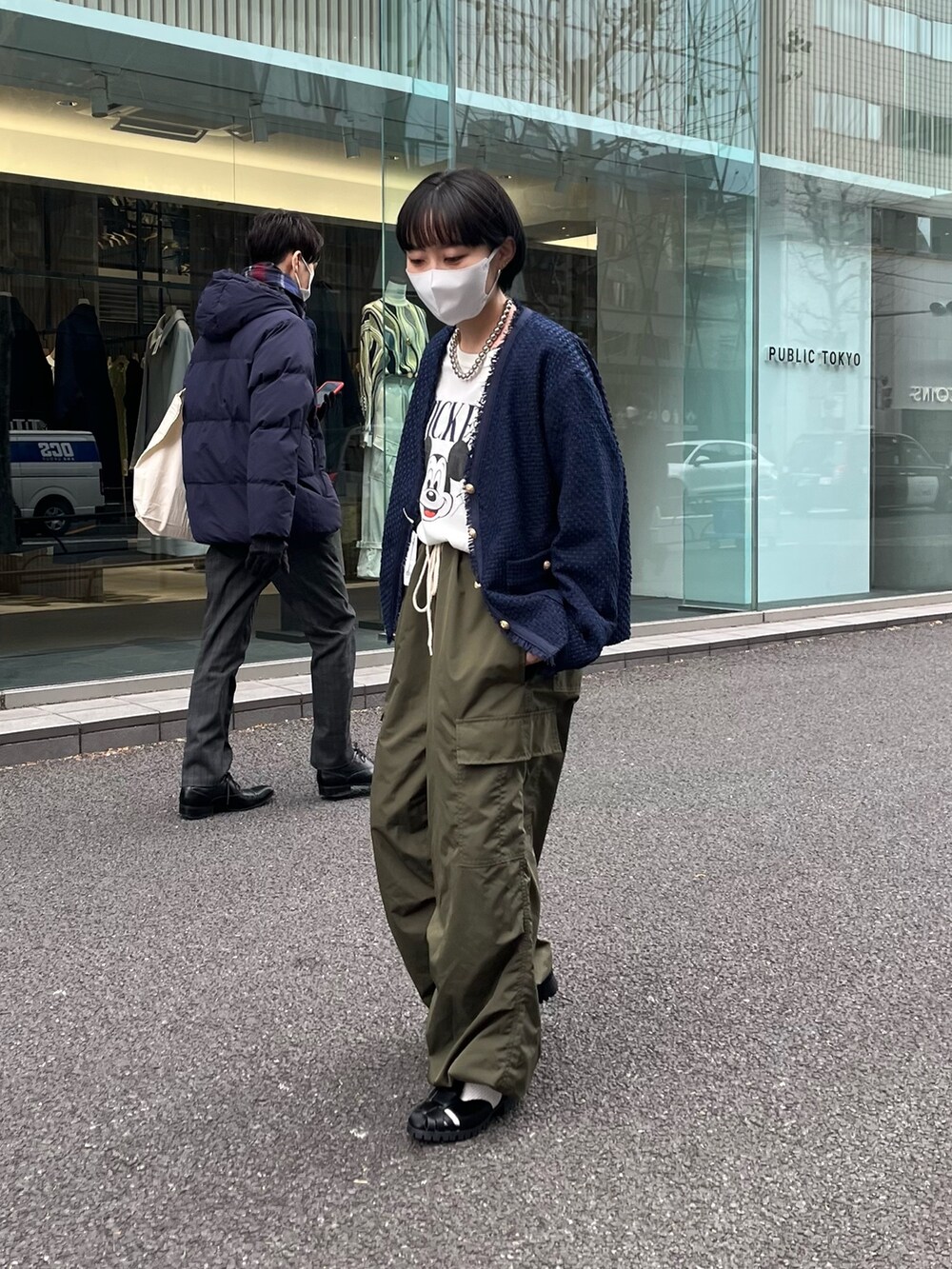 「古着MIX、Coming soon...、メンズライク、メンズファッション、ユニセックス、カーゴパンツ、ジャケット、ツイード、ツイードジャケット、ミッキー、グルカサンダル、ミリタリー、ショートヘア、古着、春コーデ」｜「GOOD ROCK SPEEDの【GOOD ROCK SPEED/グッドロックスピード】別注ミッキーベースボールTシャツ 7分袖（Tシャツ/カットソー、ホワイト系）」を使った、スダサチカさん（レディース・155cm）の冬コーディネートの3枚目の写真