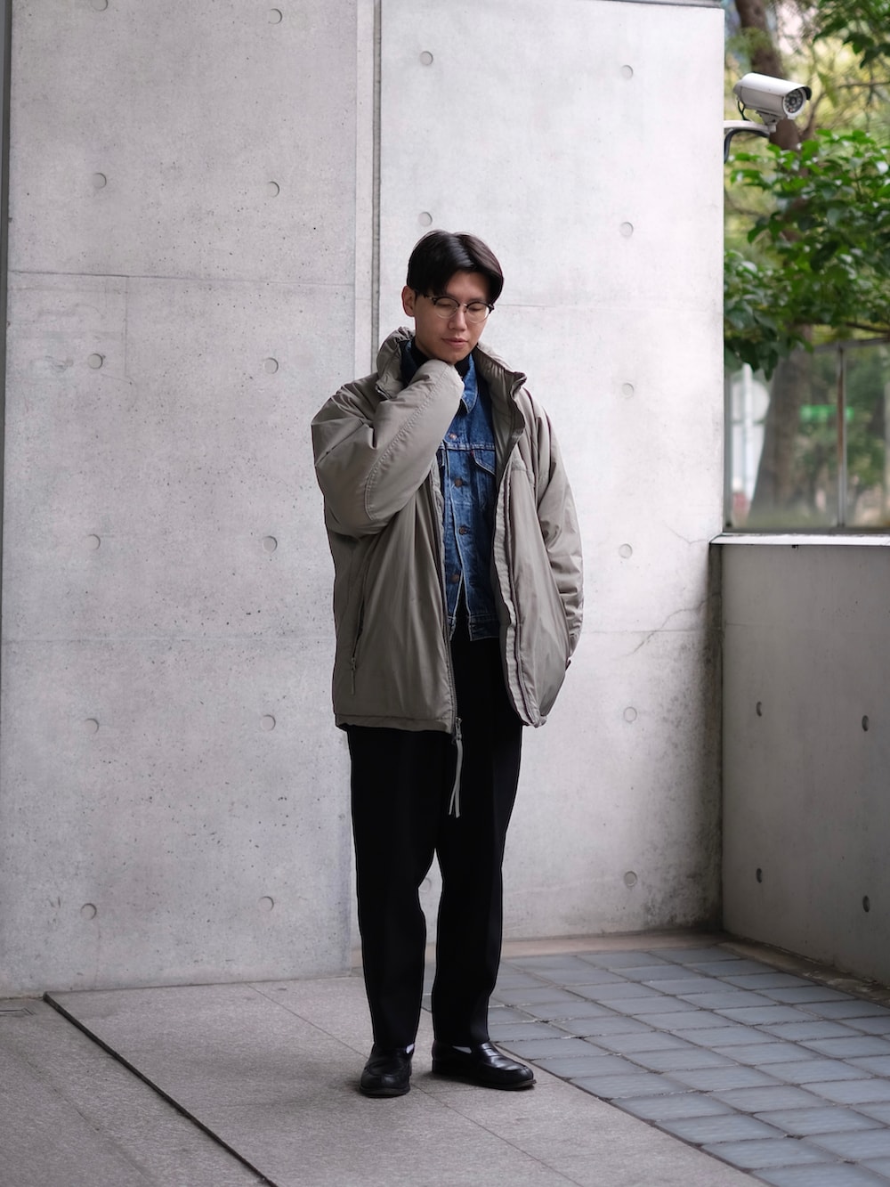 「カジュアルコーデ、シンプルスタイル、冬のコーデ、シンプル、おしゃれさんと繋がりたい、大人カジュアル、ootd、ootdtw、ECWCS、ecwcs level7、Levi's、HEUGN、古着、古着MIX、level7」｜「Levi'sの【ヴィンテージ古着】90's Levi's/リーバイス 70506-0216 デニムジャケット USA製（デニムジャケット、ブルー系）」を使った、Kさん（メンズ・174cm）の冬コーディネートの2枚目の写真