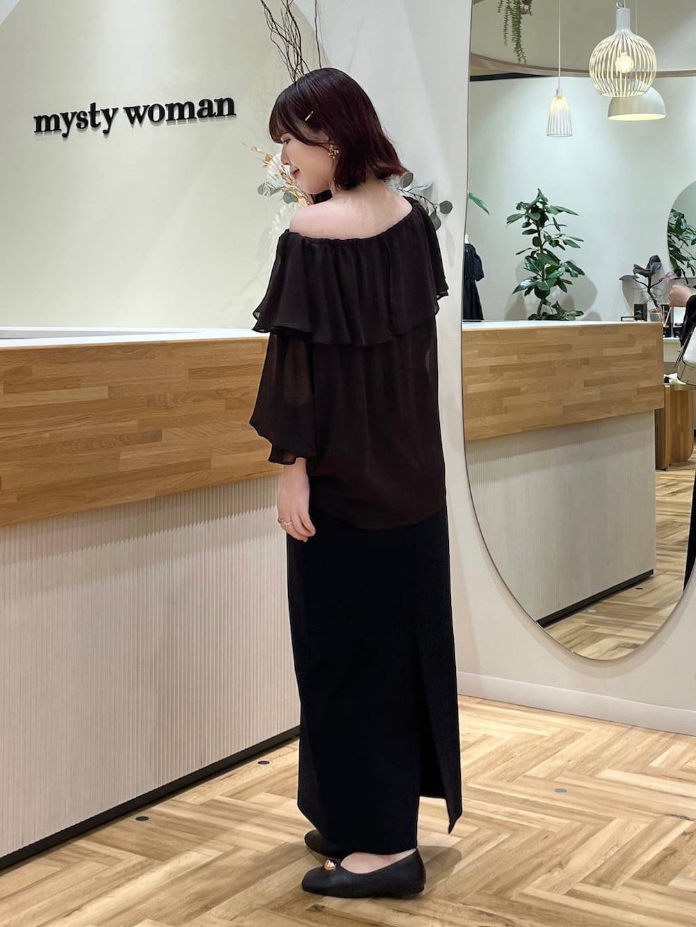 「きれいめ、着痩せ・細見え、ベーシック/シンプル、骨格ストレート、mysty woman、着痩せ、体型カバー、大人カジュアル、秋コーデ」｜「mysty womanの［追加1］カナグミニショルダーBAG　495426（ショルダーバッグ、ホワイト系）」を使った、maika10008さん（レディース・158cm）の夏コーディネートの2枚目の写真