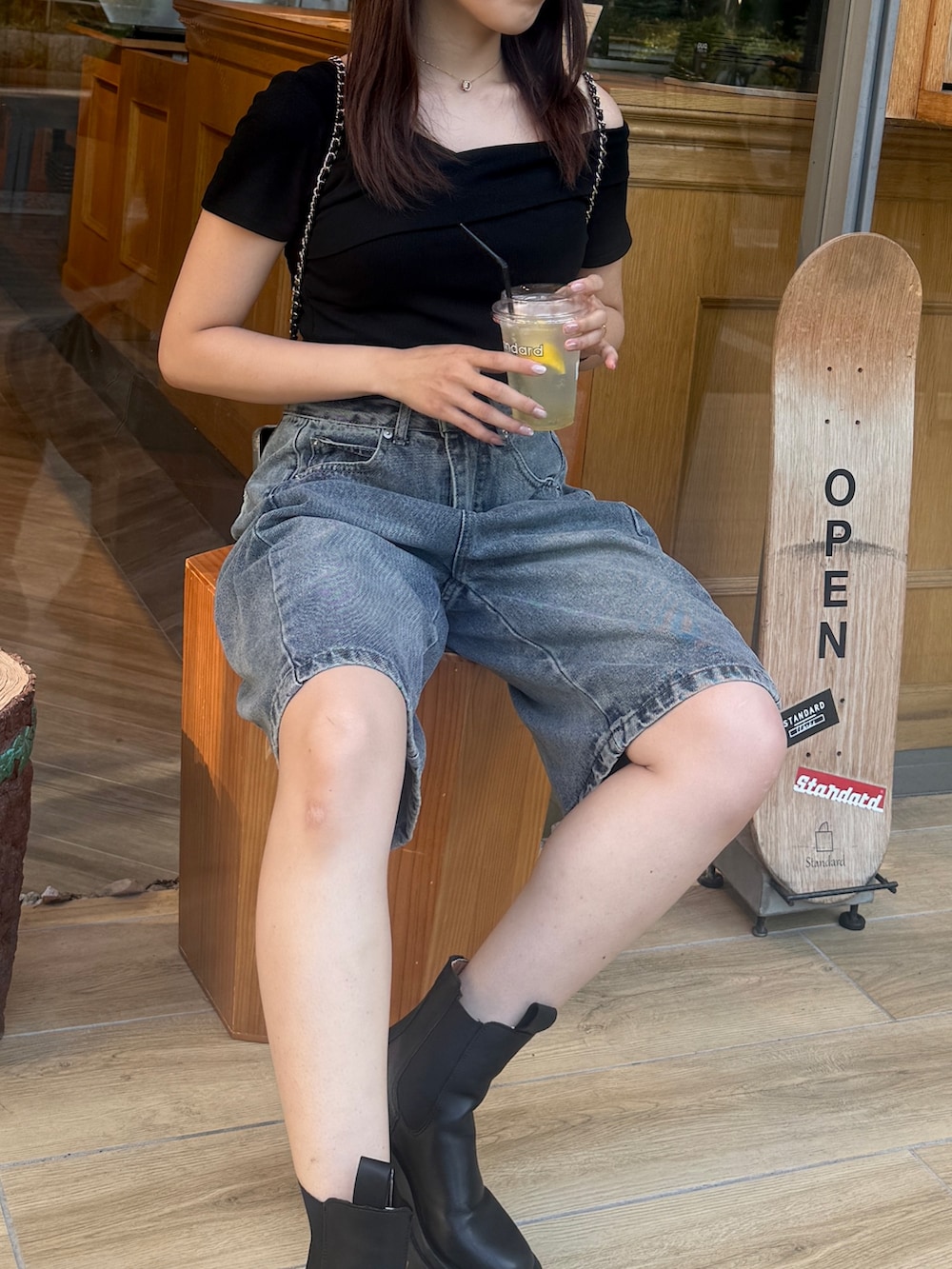 「デニム、オトナカジュアル、オトナカワイイ、夏服、おしゃれさんと繋がりたい、夏ファッション、ベストコーデ」｜「kirakiraShopのウオッシュド デニム ハーフ パンツ（デニムパンツ、ブルー系）」を使った、kirakiraShopさん（骨格ストレート・レディース・160cm）の夏コーディネートの2枚目の写真