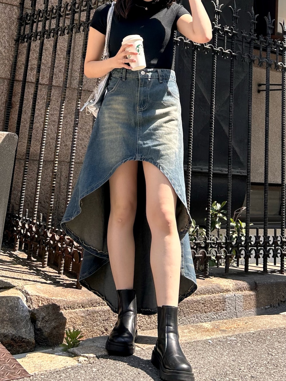 「初夏コーデ、夏ファッション、大人カジュアルコーデ、オトナカワイイ、夏、着回しコーデ、スカートスタイル、ootd、最近のいい感じコーデ、おしゃれさんと繋がりたい」｜「kirakiraShopのフィッシュテール デニム スカート（デニムスカート、ブルー系）」を使った、kirakiraShopさん（骨格ストレート・レディース・160cm）の夏コーディネートの2枚目の写真