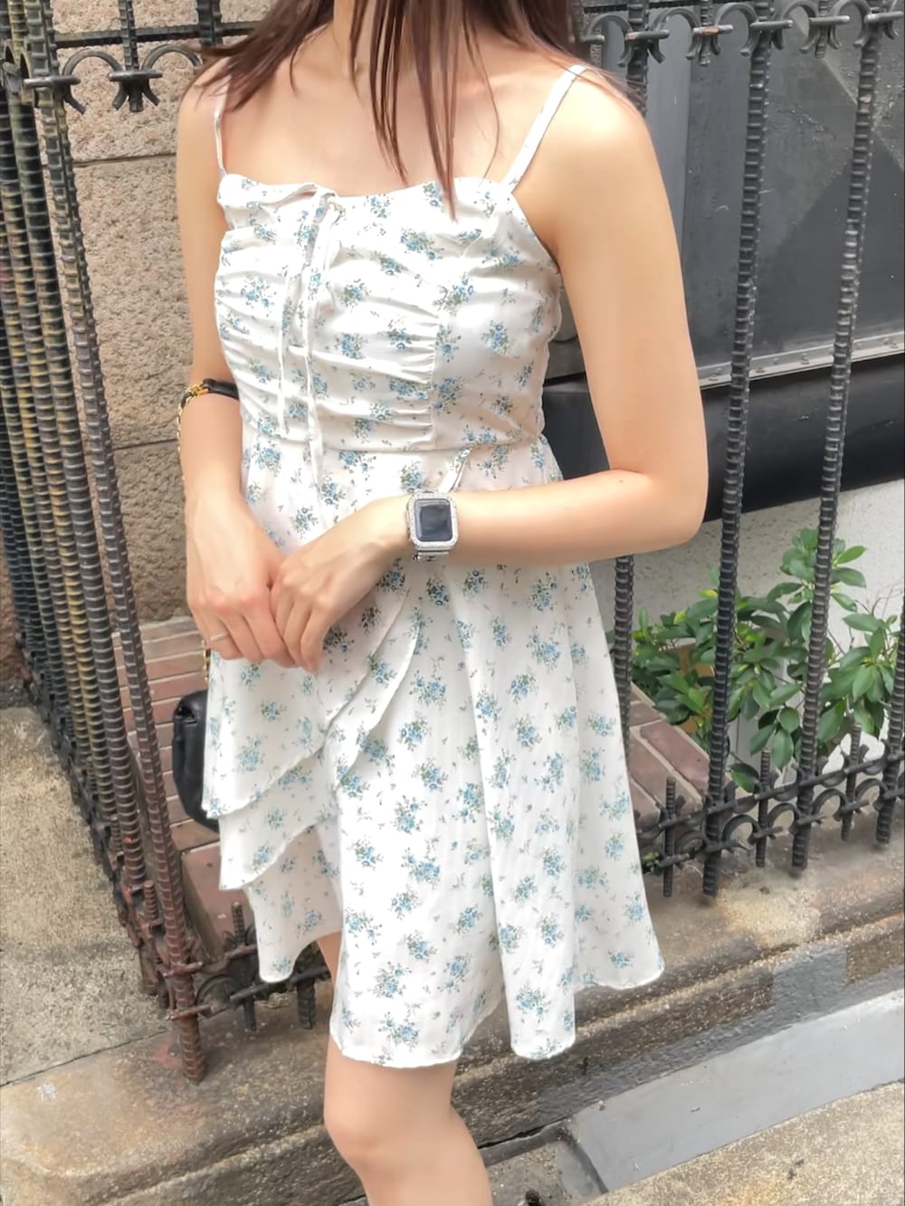 「夏ファッション、ワンピーススタイル、今日のコーデ、フェミニンコーデ、キャミワンピ、ガーリーコーデ、ガーリー、花柄、ワンピース、ootd」｜「kirakiraShopの1枚で甘さ満開。小花柄 ミニ キャミ ワンピース。（ワンピース、ブルー系）」を使った、kirakiraShopさん（骨格ストレート・レディース・160cm）の夏コーディネートの3枚目の写真