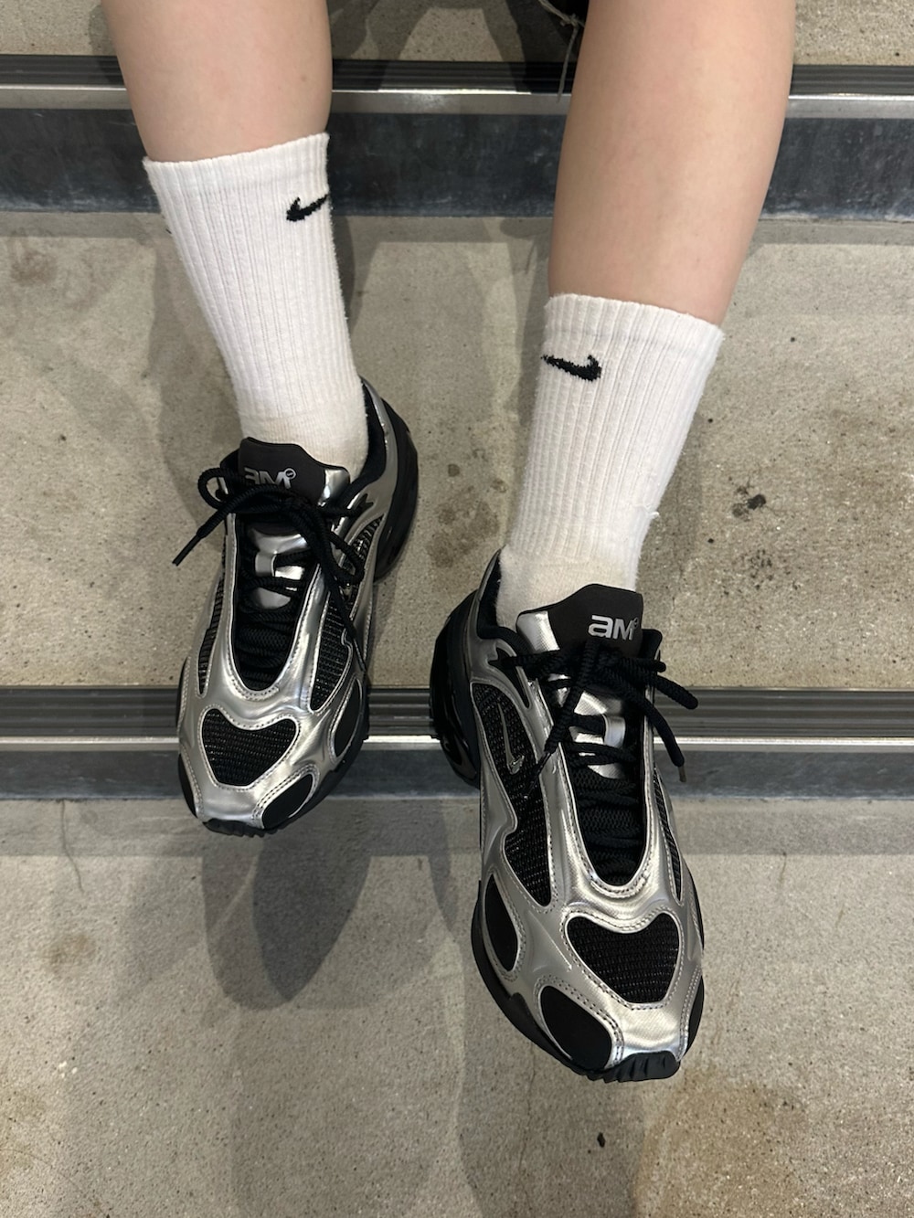 「夏ルックで気分アップ、迷彩パンツ、ハーフパンツ、ボーイッシュ、NIKE、NIKE AIR MAX、AIRMAXMUSE、ハーフパンツコーデ、nike、NIKEスニーカー、NIKEソックス、メンズライク、夏コーデ、夏」｜「NIKEのアイテム（スニーカー、シルバー系）」を使った、Nike Yokohama Vivreさん（レディース・156cm）の夏コーディネートの2枚目の写真