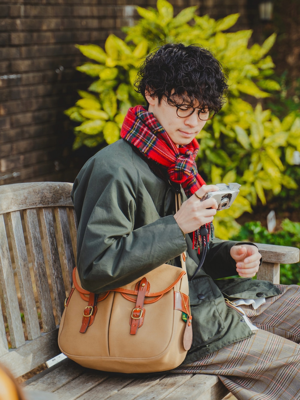三木 克海さんの「Royal Stewart Tartan Scarf（FRED PERRY）」を使ったコーディネートの3枚目の写真