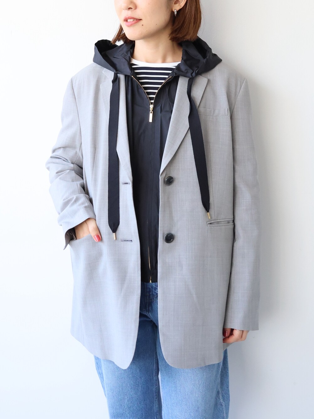 「mica&deal、マイカアンドディール、marmors、マルモア、ボーダー、ジャケット、ジャケットスタイル、ブルゾン、フーディー、レイヤードスタイル、デニムコーデ、大人カジュアル、休日スタイル、パンツコーデ、着回しコーデ」｜「marmorsの【marmors】loose long t-shirt（Tシャツ/カットソー、ブラック系）」を使った、erikaさん（レディース・163cm）の秋コーディネートの2枚目の写真