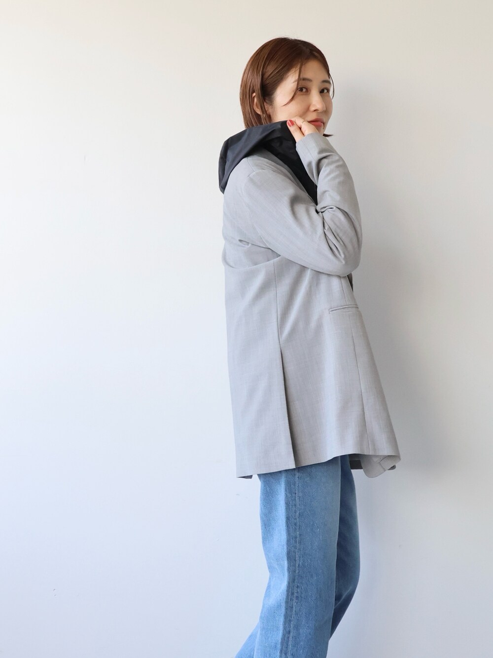 「mica&deal、マイカアンドディール、marmors、マルモア、ボーダー、ジャケット、ジャケットスタイル、ブルゾン、フーディー、レイヤードスタイル、デニムコーデ、大人カジュアル、休日スタイル、パンツコーデ、着回しコーデ」｜「marmorsの【marmors】loose long t-shirt（Tシャツ/カットソー、ブラック系）」を使った、erikaさん（レディース・163cm）の秋コーディネートの4枚目の写真