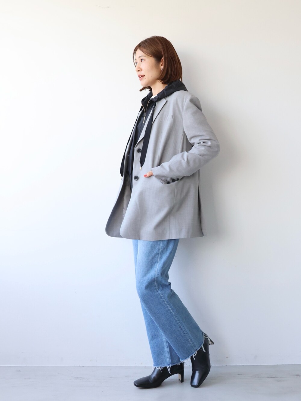「mica&deal、マイカアンドディール、marmors、マルモア、ボーダー、ジャケット、ジャケットスタイル、ブルゾン、フーディー、レイヤードスタイル、デニムコーデ、大人カジュアル、休日スタイル、パンツコーデ、着回しコーデ」｜「marmorsの【marmors】loose long t-shirt（Tシャツ/カットソー、ブラック系）」を使った、erikaさん（レディース・163cm）の秋コーディネートの3枚目の写真