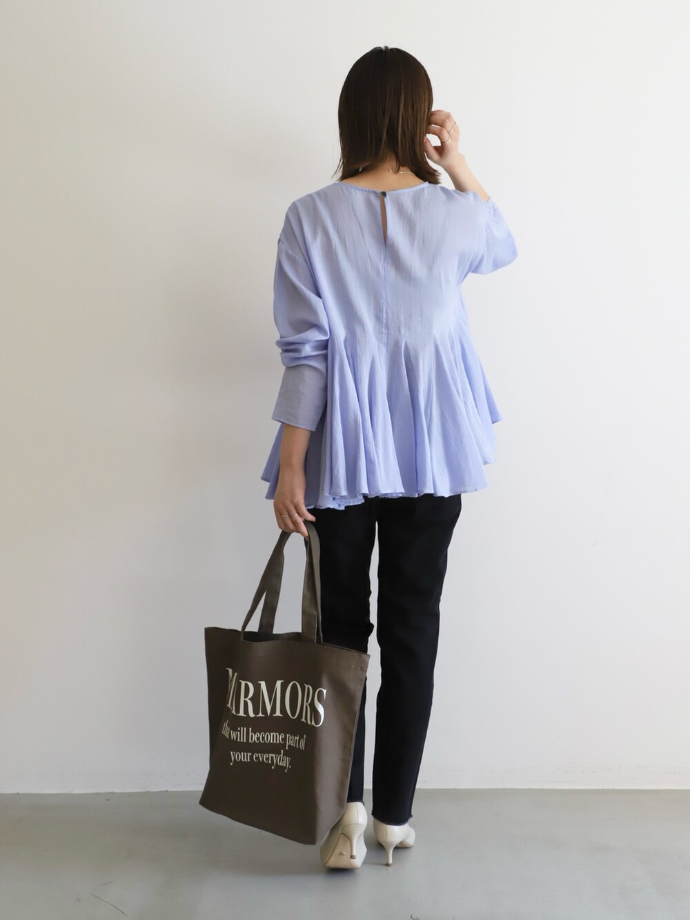 「marmors、マルモア、mica&deal、マイカアンドディール、ブラウス、ブルー、春色、春夏コーデ、春服コーデ、デートコーデ、オトナ女子、大人カジュアル、大人ガーリー、きれいめカジュアル、キレイめ」｜「my instagram 📷のアイテム（その他、その他）」を使った、erikaさん（レディース・163cm）の春コーディネートの3枚目の写真