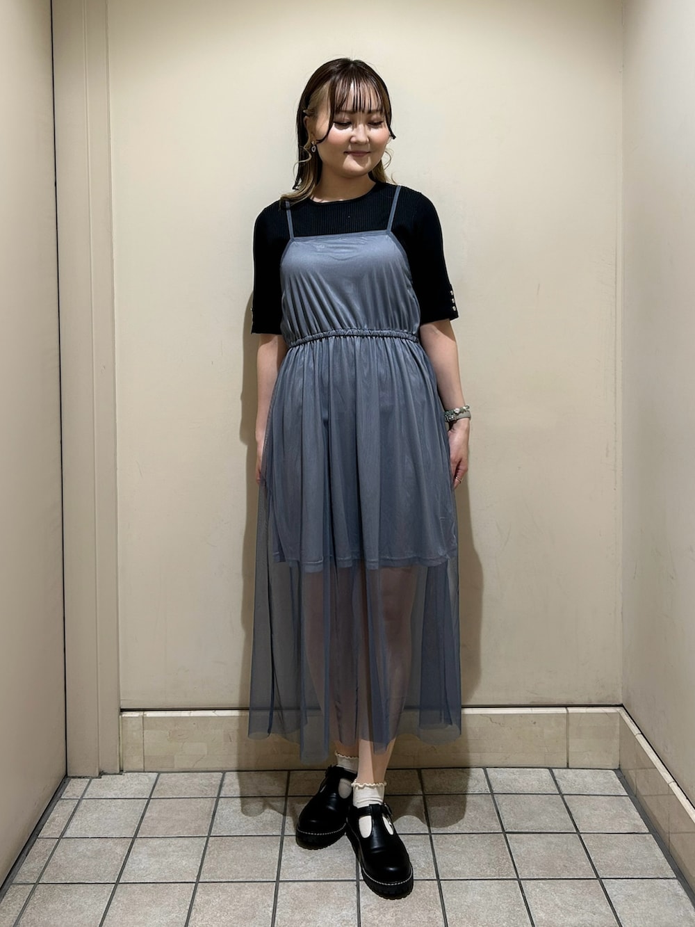 「大人カジュアル、休日スタイル、お出かけコーデ、キレイめ、お洒落さんとつながりたい、ブルベ夏、骨格ナチュラル、ワンピース、WEAR、フォローミー」｜「ehka sopoの◎チュールキャミワンピース（ワンピース、グレー系）」を使った、なっちゃんさん（レディース・161cm）の春コーディネートの2枚目の写真
