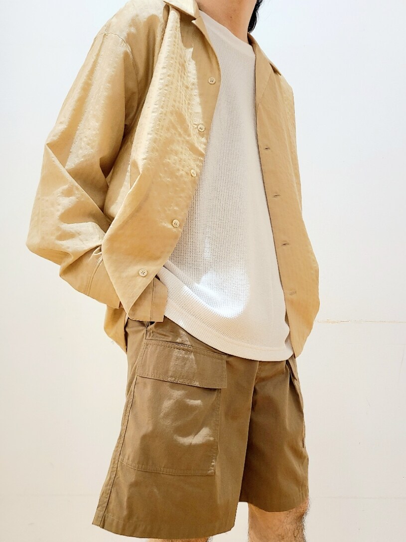 グリーン系のその他パンツを着用したメンズの夏コーディネートの6枚目の写真