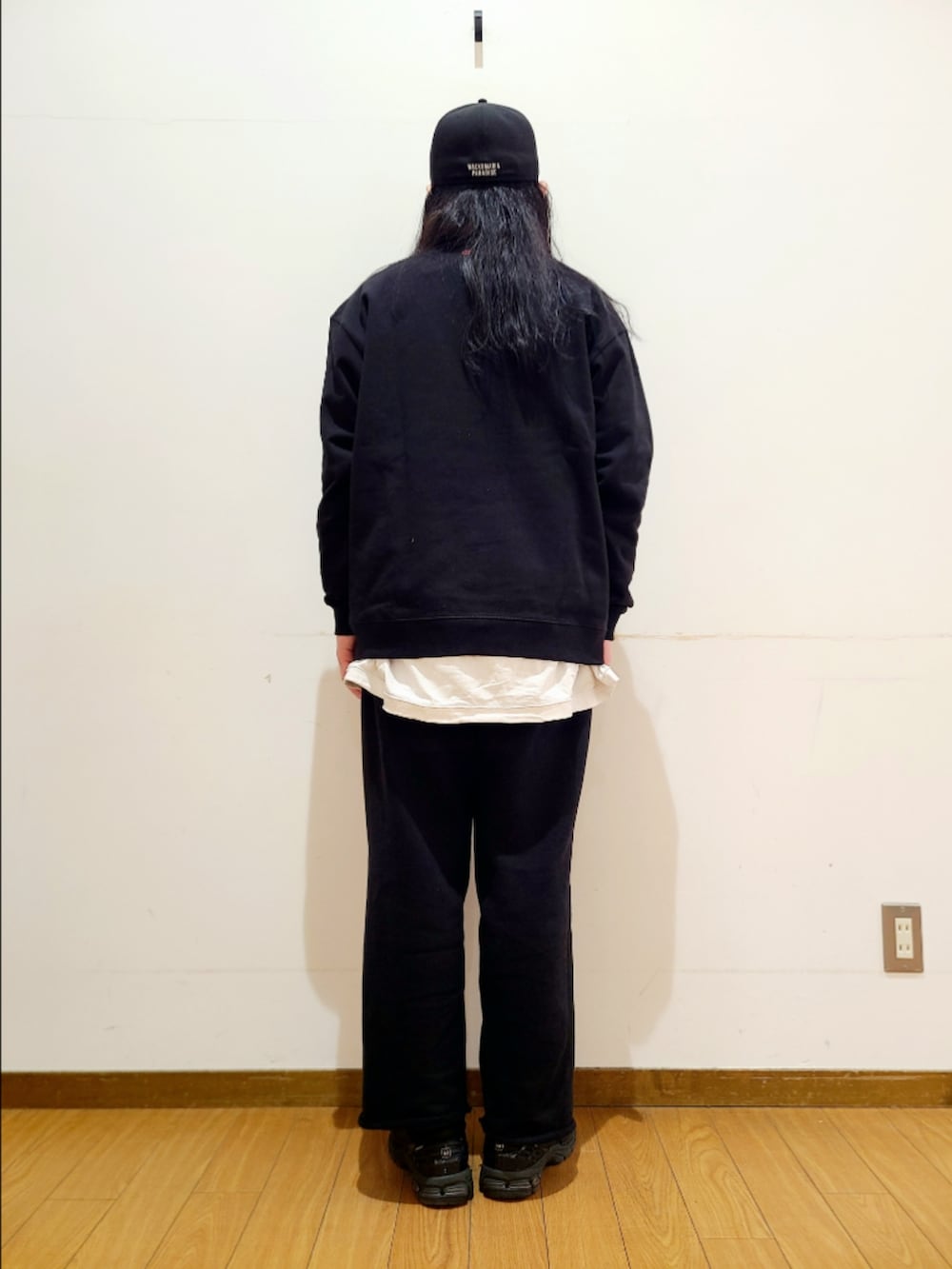 その他のスウェットを着用したメンズの冬コーディネートの3枚目の写真