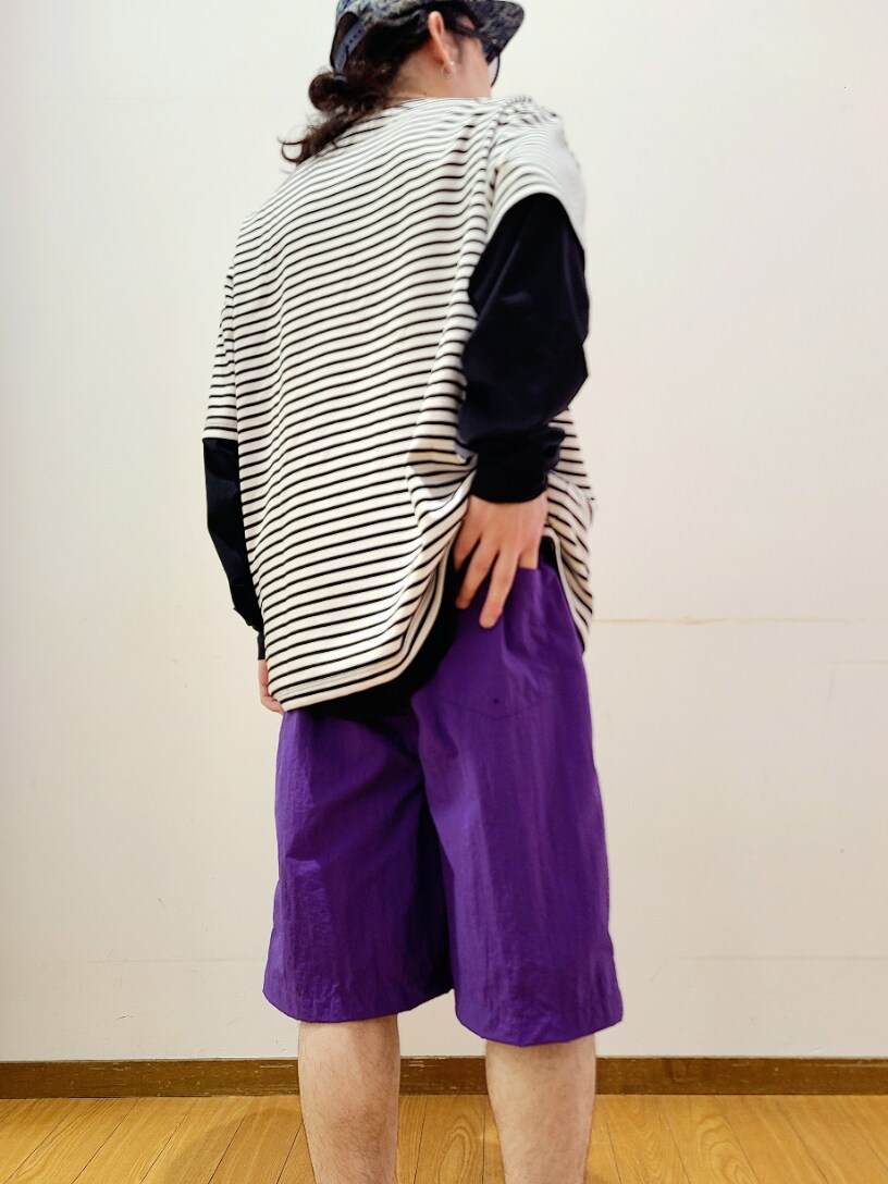「アイテムズアーバンリサーチ、ITEMS URBANRESEARCH、低身長、低身長コーデ、URBAN RESEARCH、ハーフパンツ、アウトドアスタイル、サングラス、カラーパンツ、エアリフト、オーバーサイズ、ショーツ、HUF、アクティブ、キャンプ」|「SENSE OF PLACE by URBAN RESEARCHのボーダーポンチTシャツ(5分袖)(Tシャツ/カットソー、その他)」を使った、アライタカノリさん(メンズ・164cm)の夏コーディネートの5枚目の写真