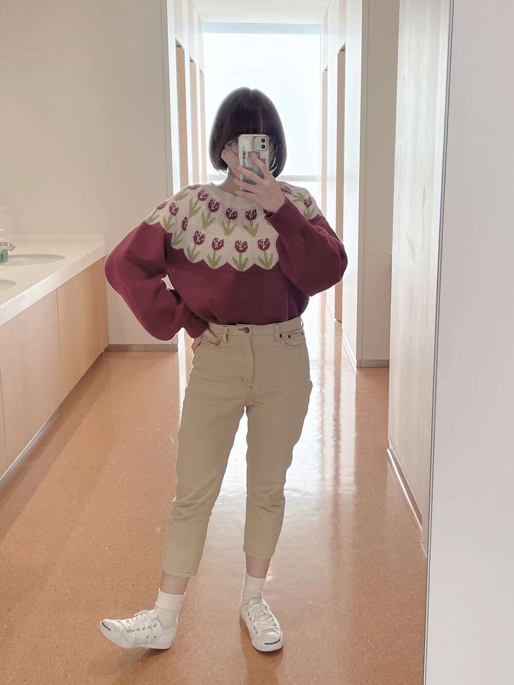 「クリスマスに着たい服、冬コーデ、オトナカジュアル、低身長コーデ、ニットコーデ、ゆるコーデ、スニーカー、いいね、save、フォローお願いします🤑、お洒落さんとつながりたい、ootd、今日のコーデ、低身長、可愛い、大学生」｜「moi tyttoのアンクルステッチ パンツ（その他パンツ、ベージュ系）」を使った、ミルクセーキさん（レディース・151cm）の冬コーディネートの2枚目の写真