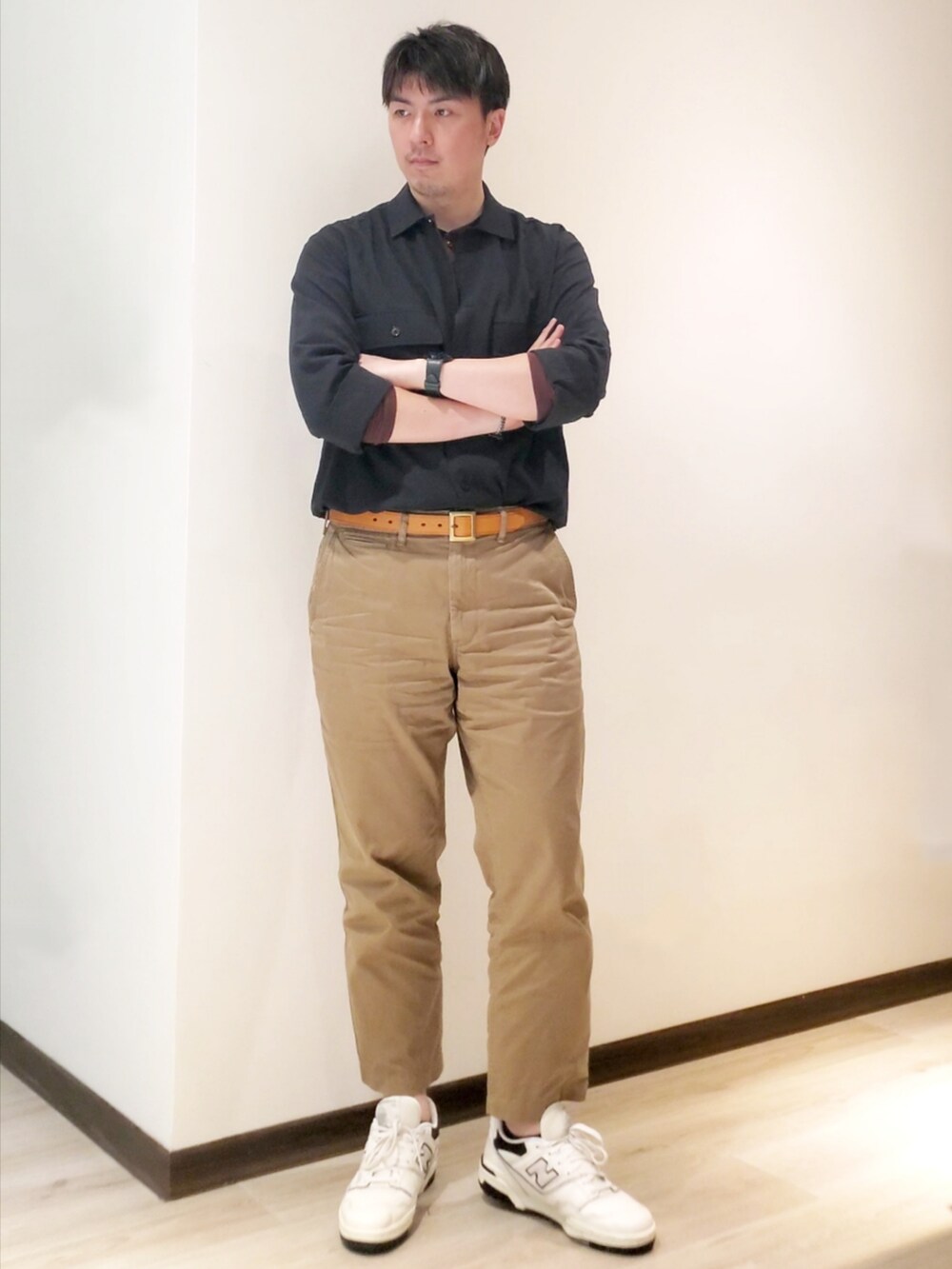 「UNIQLOのアイテム（チノパンツ、ブラウン系）」を使った、mads Kaoさん（メンズ・178cm）の春コーディネートの2枚目の写真