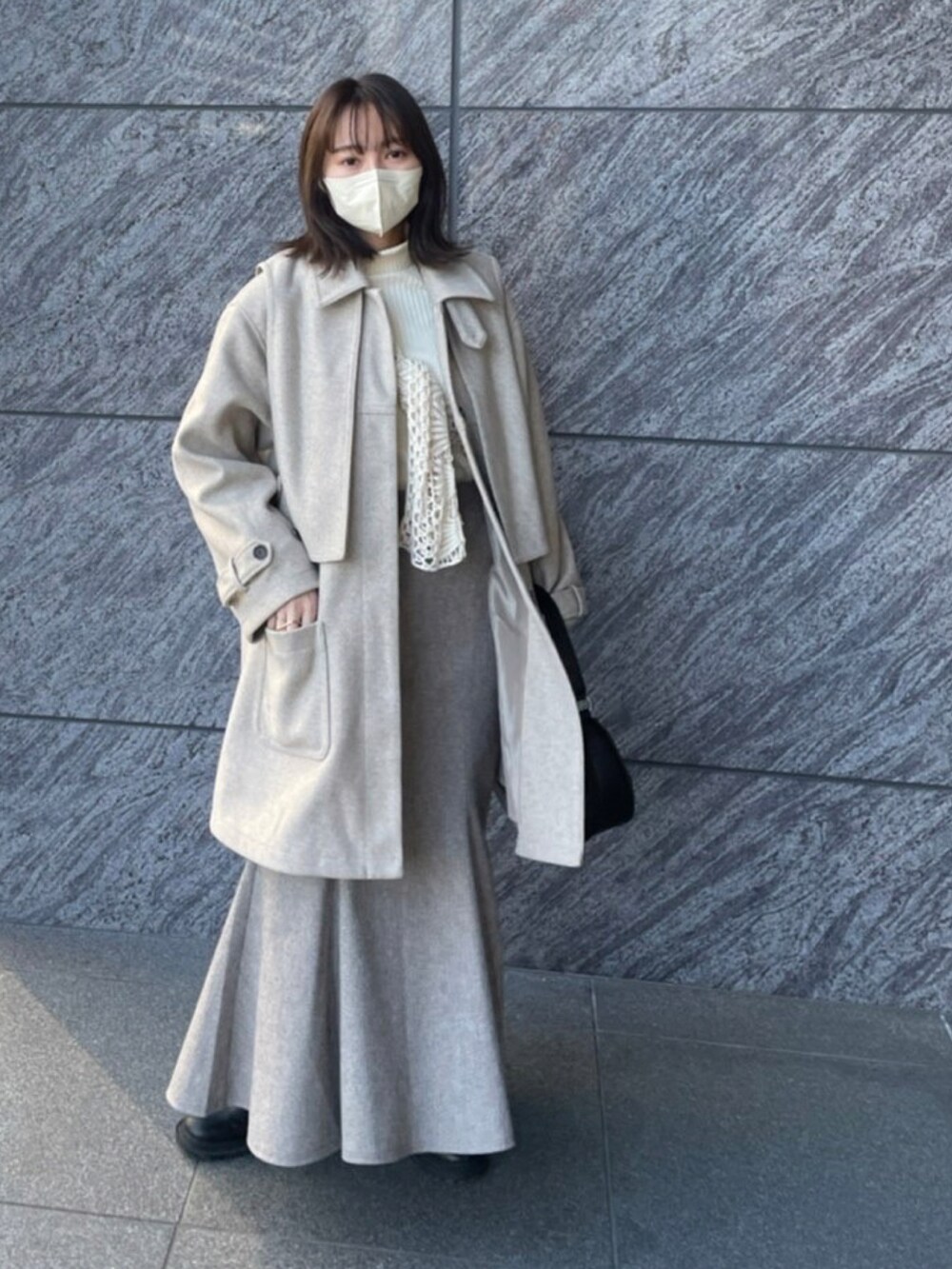 「きれいめカジュアル、ニット、冬コーデ、マーメイドスカート、淡色コーデ、ワントーンコーデ、ブーツ、レイヤードスタイル、シンプルコーデ、GU、オトナカワイイ、ハイネック、大人かわいい、白ニット、お出かけコーデ」｜「GUのアイテム（スカート、ベージュ系）」を使った、あんなさん（レディース・158cm）の冬コーディネートの2枚目の写真