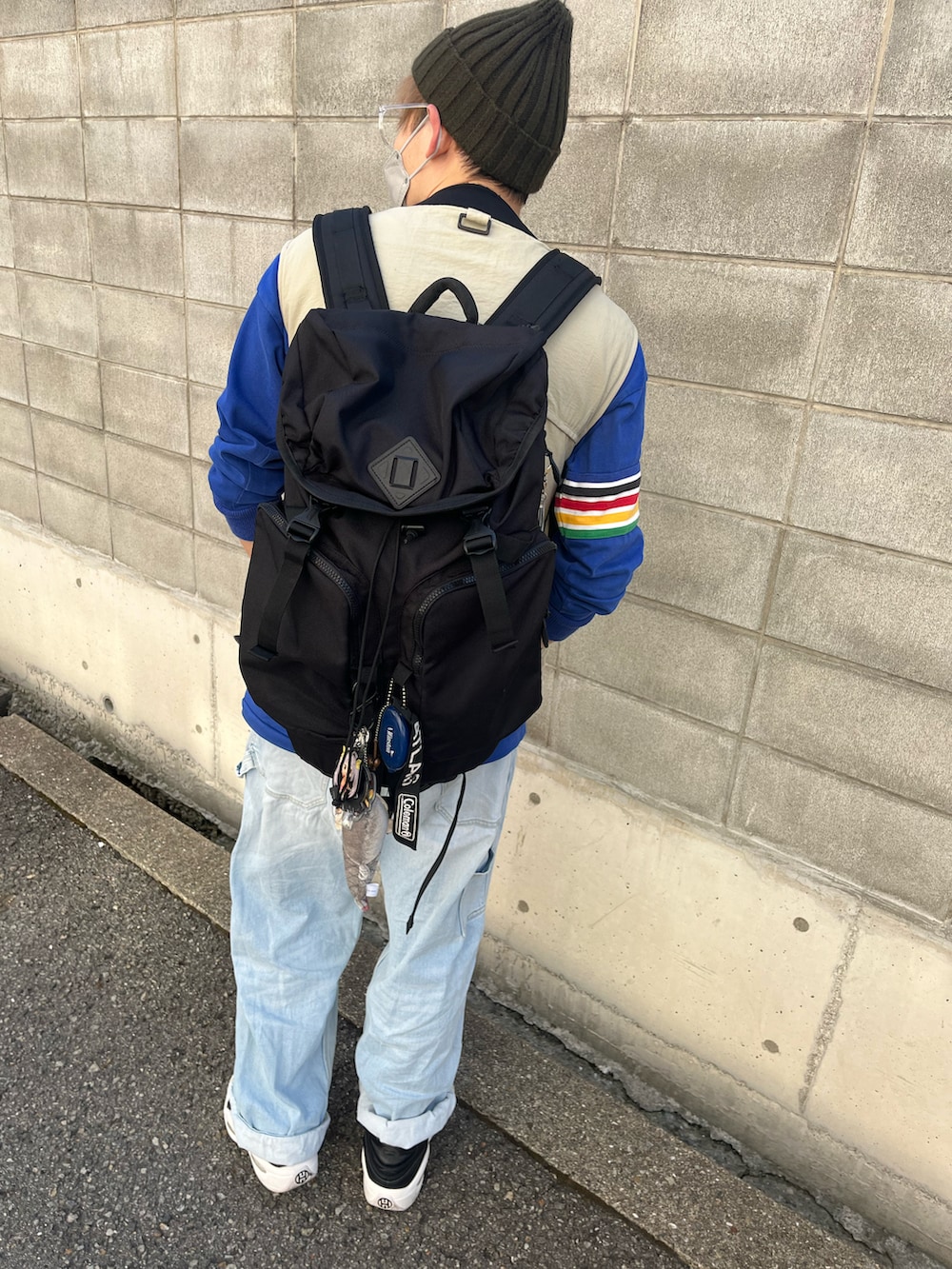 「秋、スニーカー、ベスト、NIKE、GU、スニーカーコーデ、ニット帽、古着好きな人と繋がりたい、アメカジ、ブルー、メガネ男子、カジュアル、おしゃれさんと繋がりたい、ポロシャツ、アウトドアスタイル」｜「markaのアイテム（ニットキャップ/ビーニー、グリーン系）」を使った、gomashiopunchさん（メンズ・175cm）の秋コーディネートの4枚目の写真