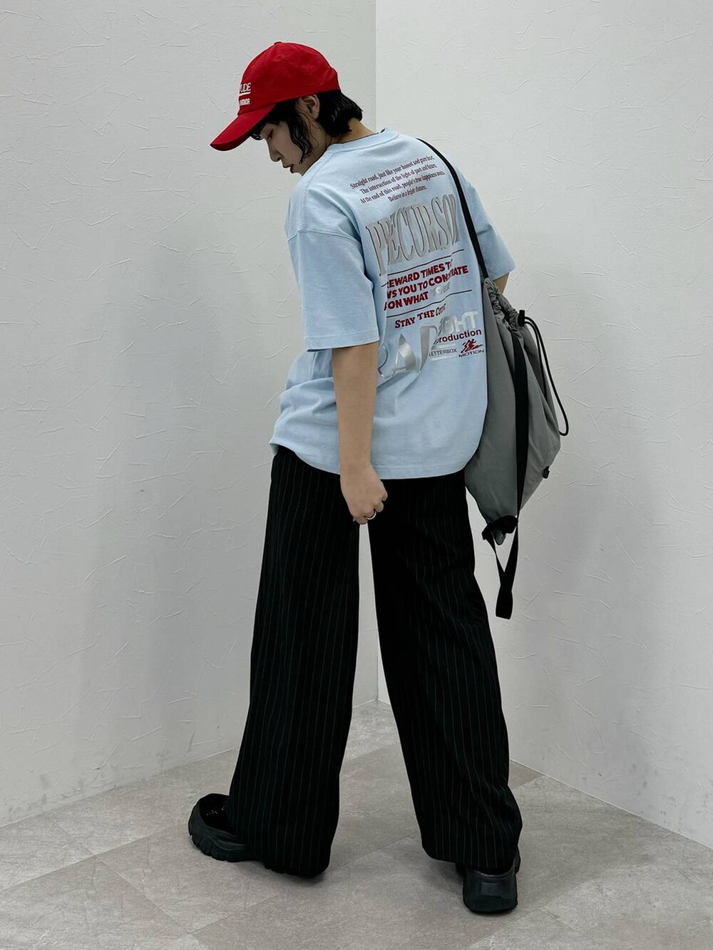 「カジュアル、メンズライク、ストリート、楽ちんコーデ、夏コーデ、ラフ、骨格ストレート_PAGEBOY、クールカジュアル_PAGEBOY、PAGEBOY、PBLIM」｜「PAGEBOYのスタンダードスラックス（スラックス、ブラック系）」を使った、Naoさん（レディース・159cm）の春コーディネートの2枚目の写真