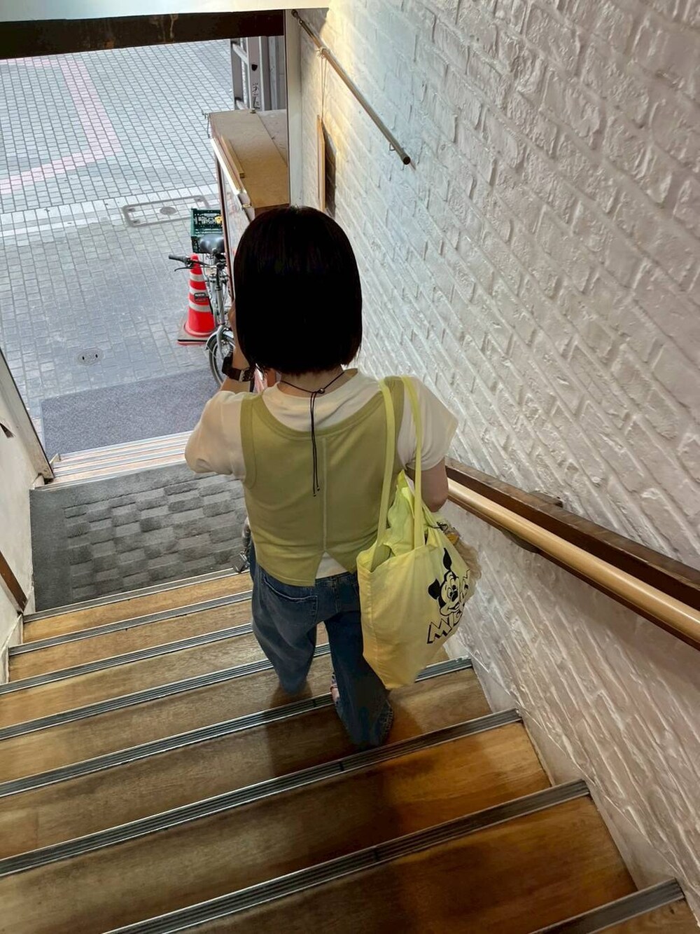 「低身長、ワントーン、着痩せ・細見え、ローリーズスタイル_LOWRYS FARM、カジュアル、LOWRYS FARM、大人カジュアル」|「LOWRYS FARMのイージーバレルデニムパンツ 289799(デニムパンツ、ブルー系)」を使った、miyusan☆さん(レディース・155cm)の夏コーディネートの4枚目の写真