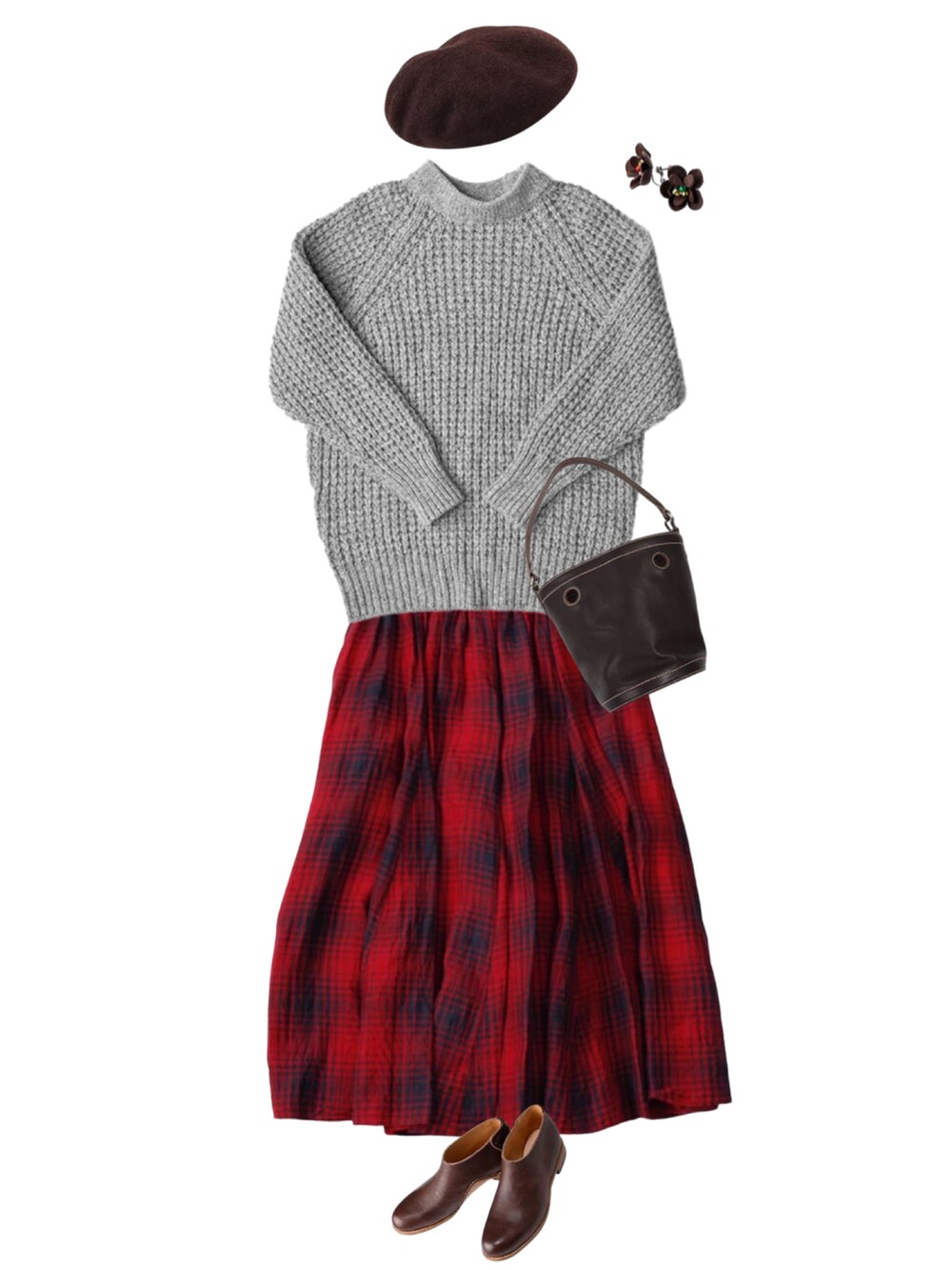 ベージュ系のスカート、ベージュ系のサンダル、ホワイト系のカーディガン/ボレロを着用したレディースの冬コーディネートの3枚目の写真