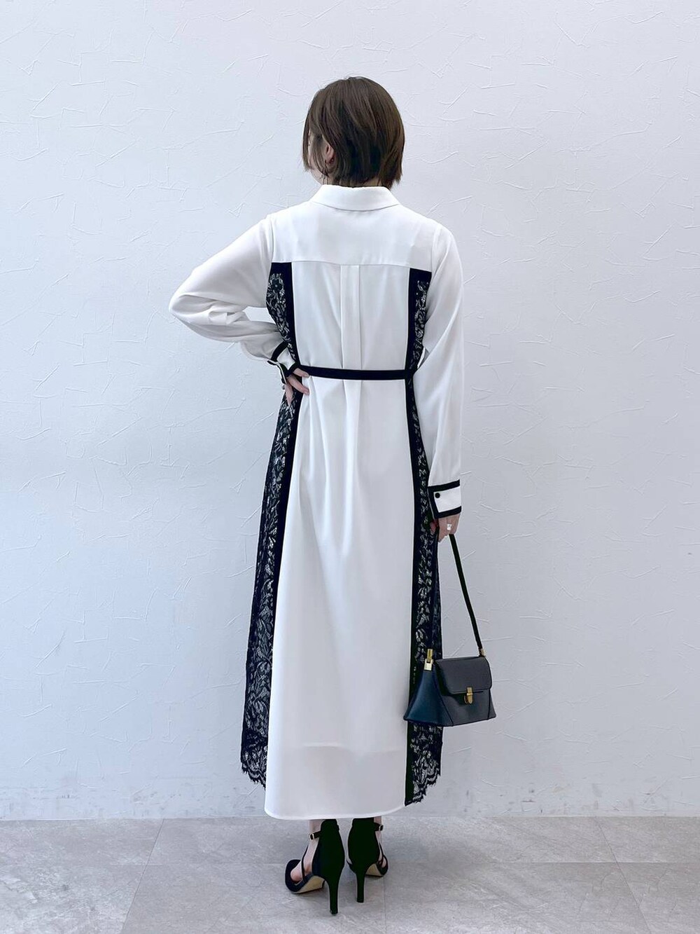「女子ウケ、差し色コーデ、きれいめ、秋コーデ、ニット、バッグ、Andemiu、ブーツ、スカート、シンプルコーデ、大人カジュアル」｜「Andemiuのワンハンドルバッグ 103780（ショルダーバッグ、ブラック系）」を使った、Eriさん（レディース・158cm）の冬コーディネートの5枚目の写真